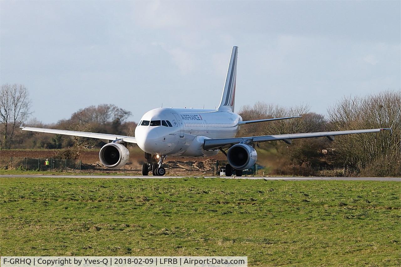 F-GRHQ, 2000 Airbus A319-111 C/N 1404, Airbus A319-111, U-Turn rwy 25L, Brest-Bretagne airport (LFRB-BES)