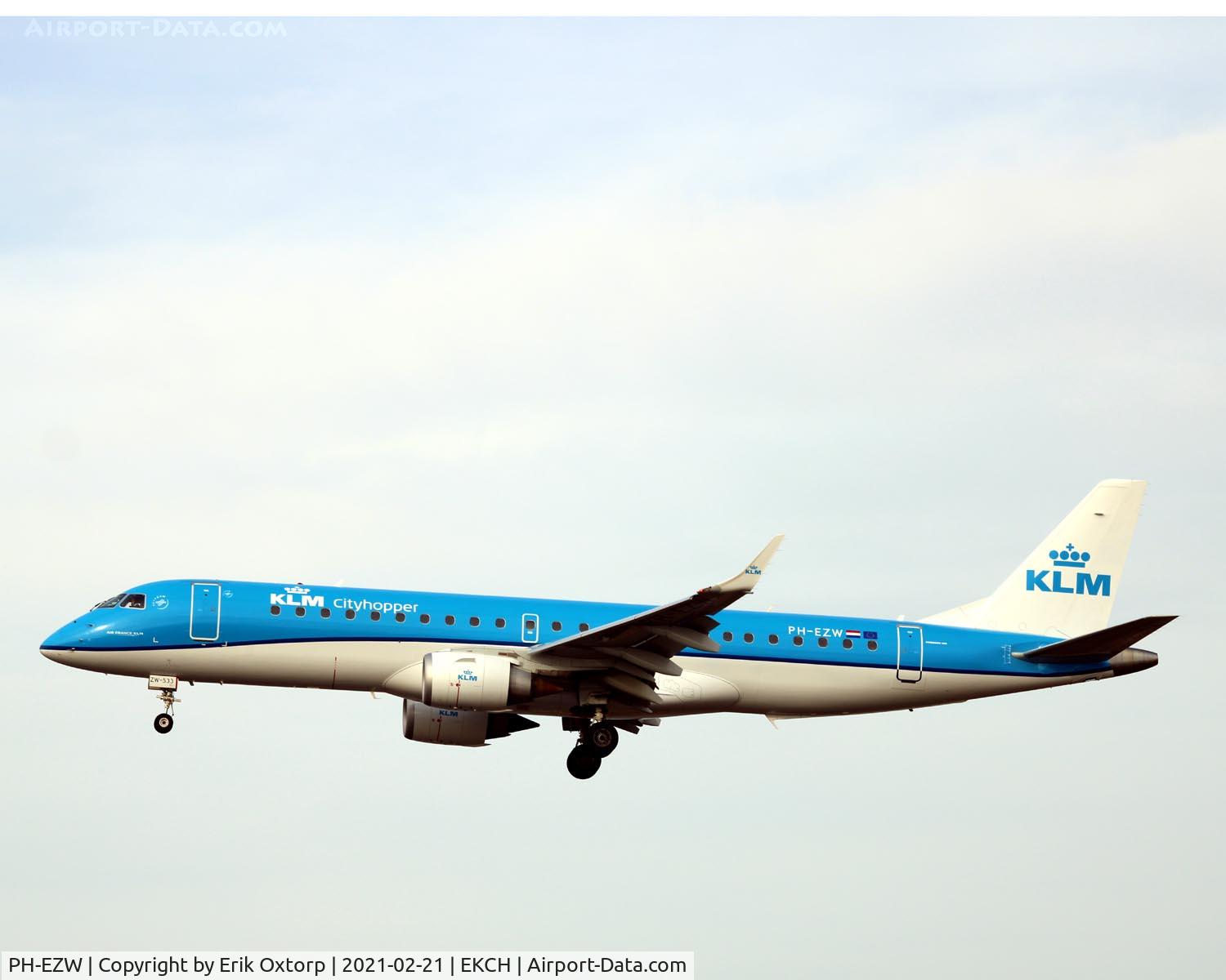 PH-EZW, 2012 Embraer 190LR (ERJ-190-100LR) C/N 19000533, PH-EZW landing rw 22L