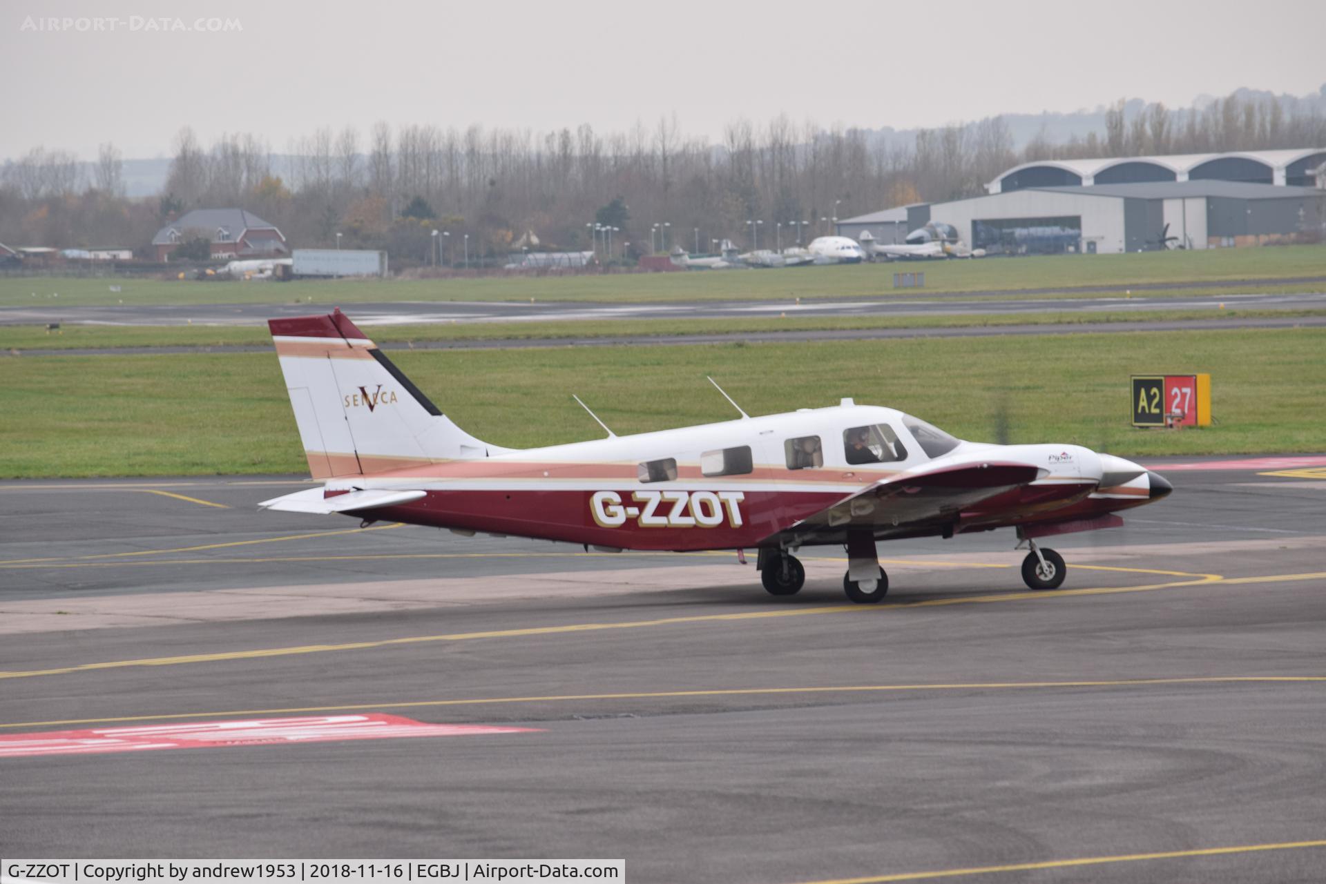 G-ZZOT, 1999 Piper PA-34-220T Seneca V C/N 3449108, G-ZZOT at Gloucestershire Airport.