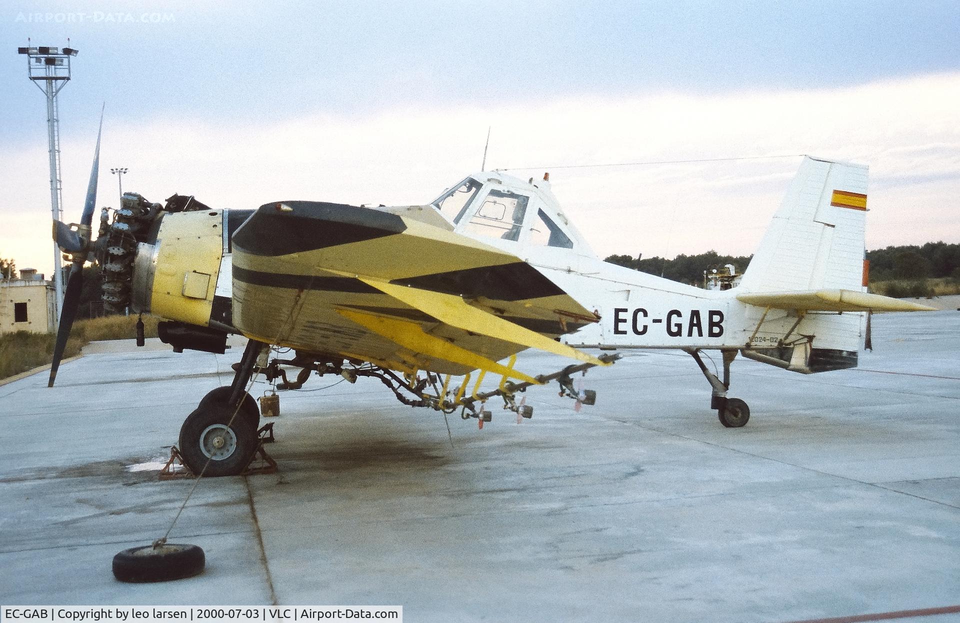 EC-GAB, PZL-Mielec M-18A Dromader C/N 1Z024-02, Valencia 3.7.2000.Aircraft w/o 4.9.05 in airport VLC duing t/o
