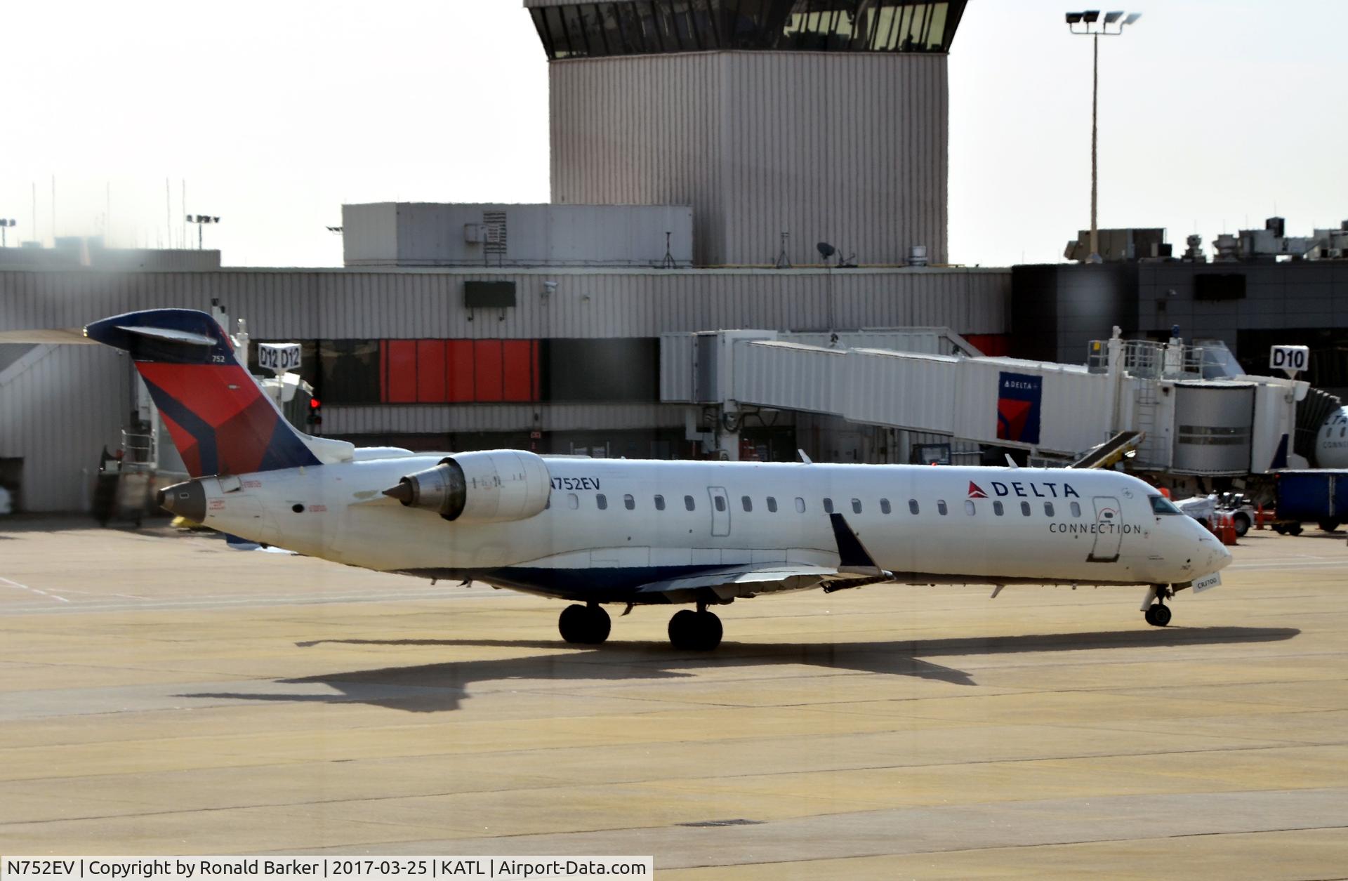 N752EV, Bombardier CRJ-701 (CL-600-2C10) Regional Jet C/N 10166, Taxi for takeoff