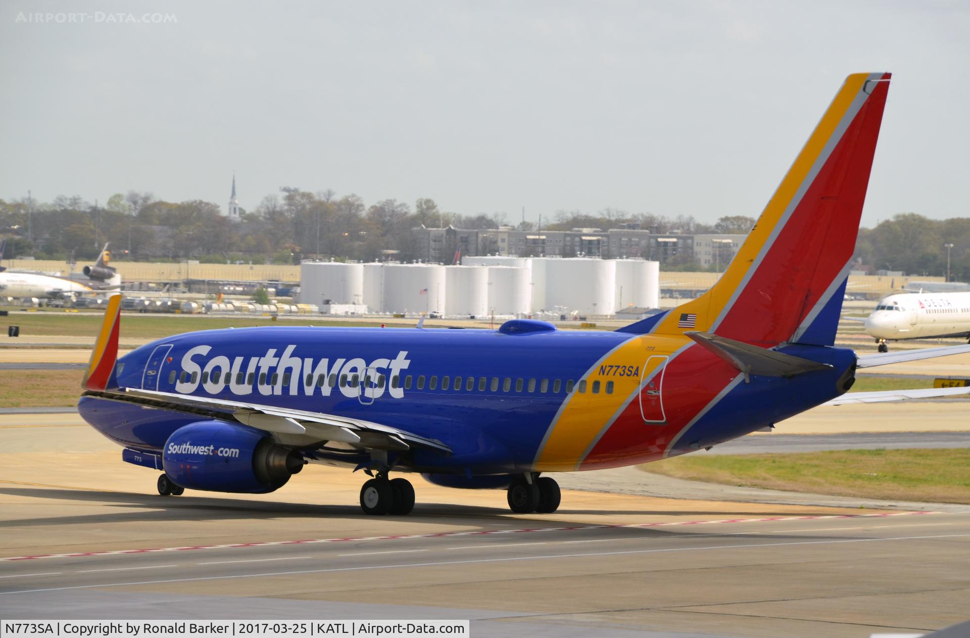 N773SA, 2000 Boeing 737-7H4 C/N 27881, Taxi Atlanta