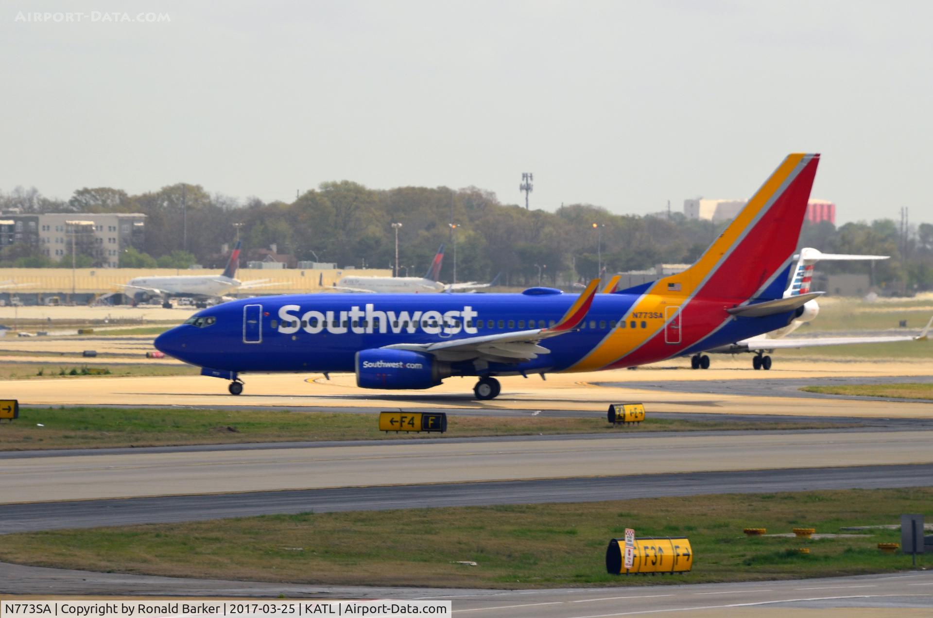 N773SA, 2000 Boeing 737-7H4 C/N 27881, Taxi Atlanta
