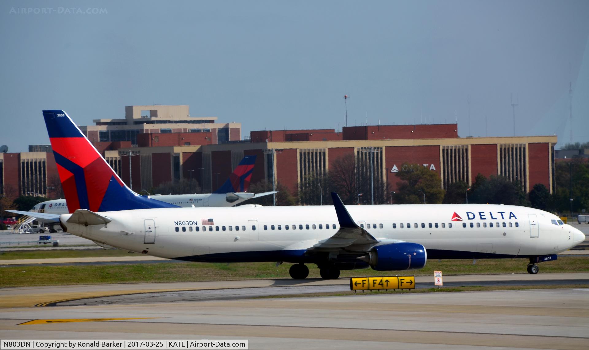 N803DN, 2013 Boeing 737-932/ER C/N 31919, Taxi Atlanta