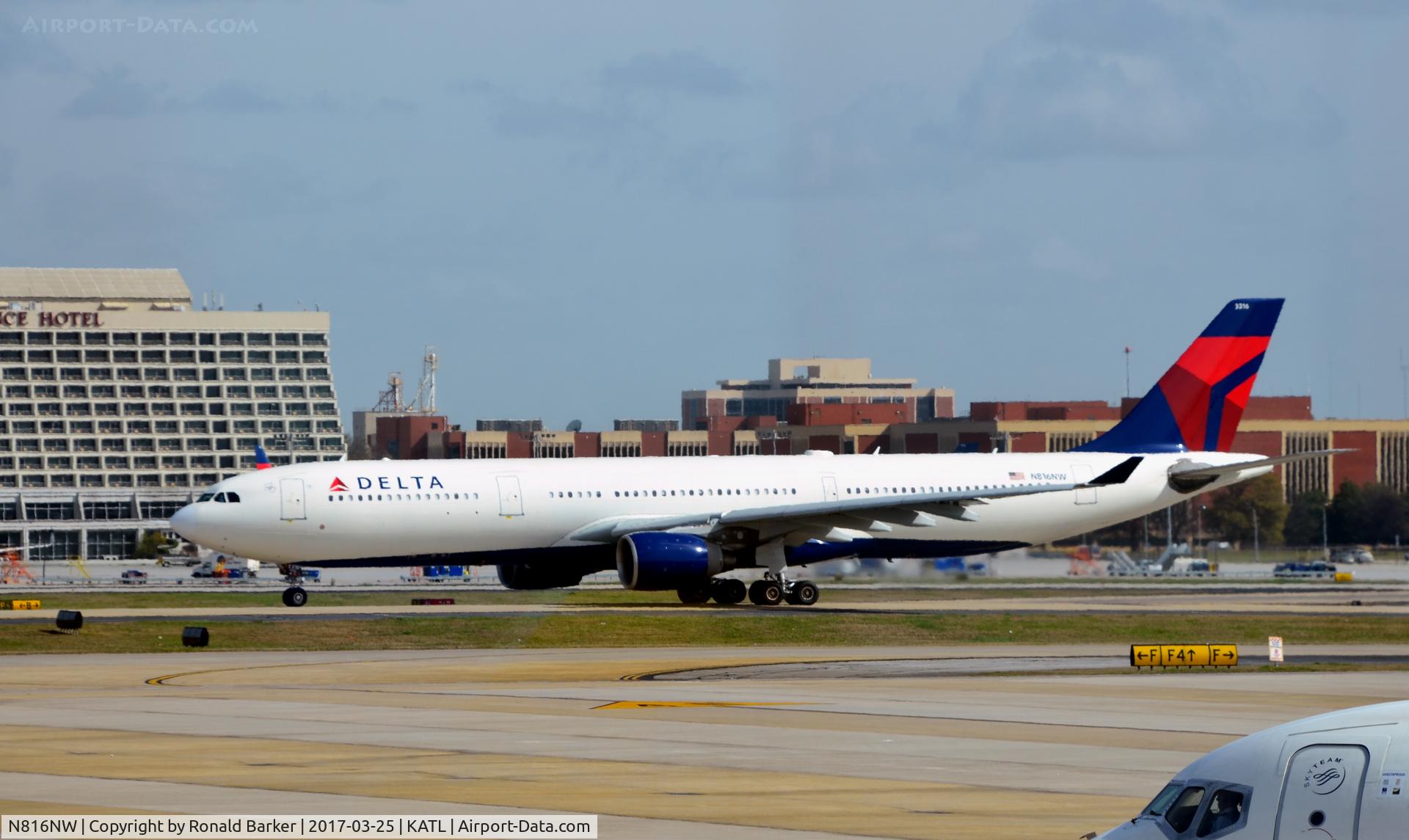 N816NW, 2007 Airbus A330-323X C/N 0827, Taxi Atlanta