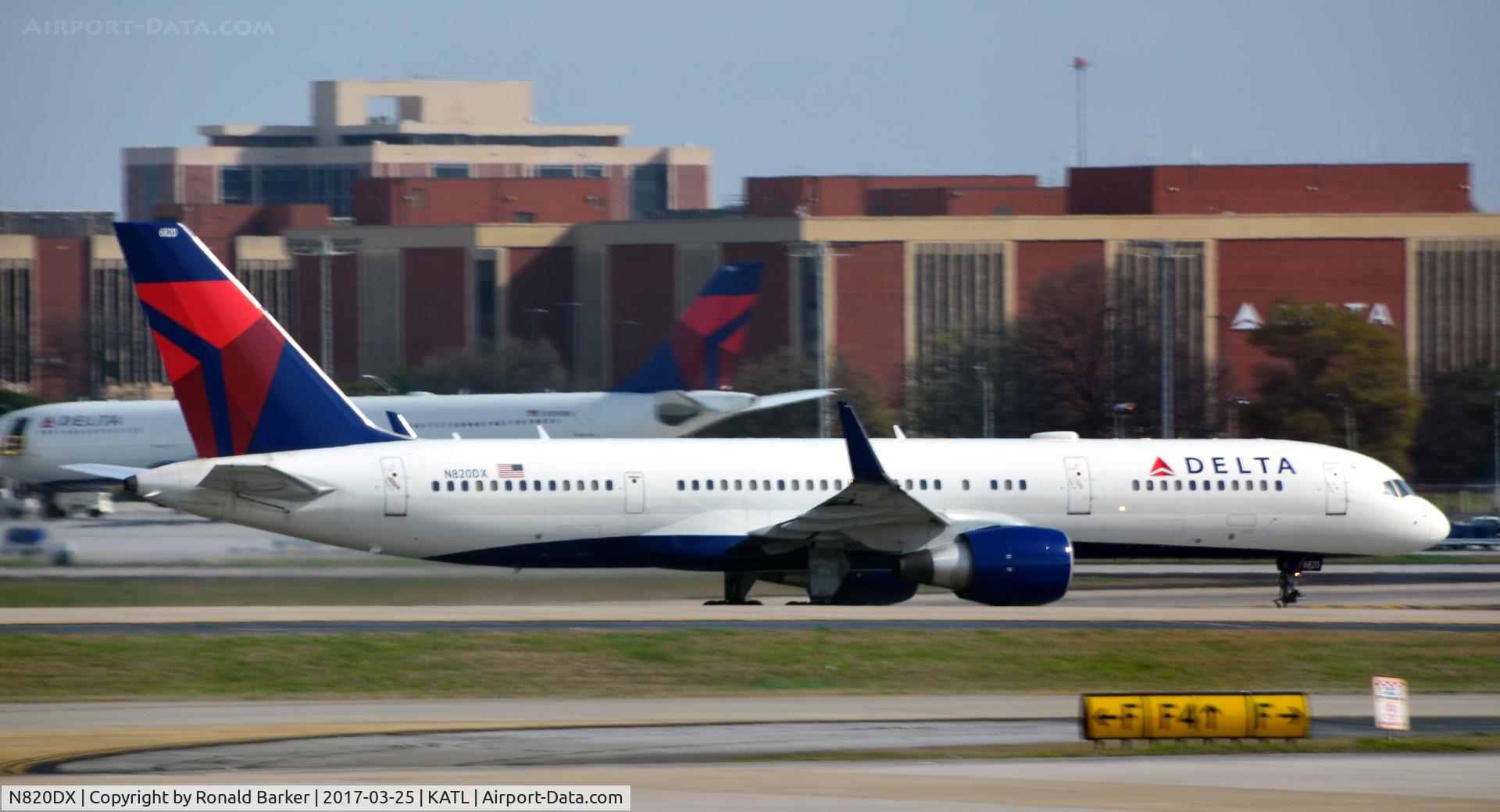N820DX, 2004 Boeing 757-26D C/N 33960, Taxi Atlanta