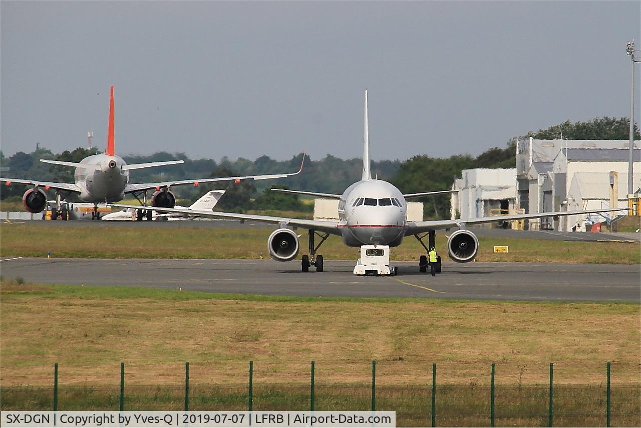 SX-DGN, 2006 Airbus A320-232 C/N 2828, Airbus A320-232, Push back, Brest-Bretagne airport (LFRB-BES)