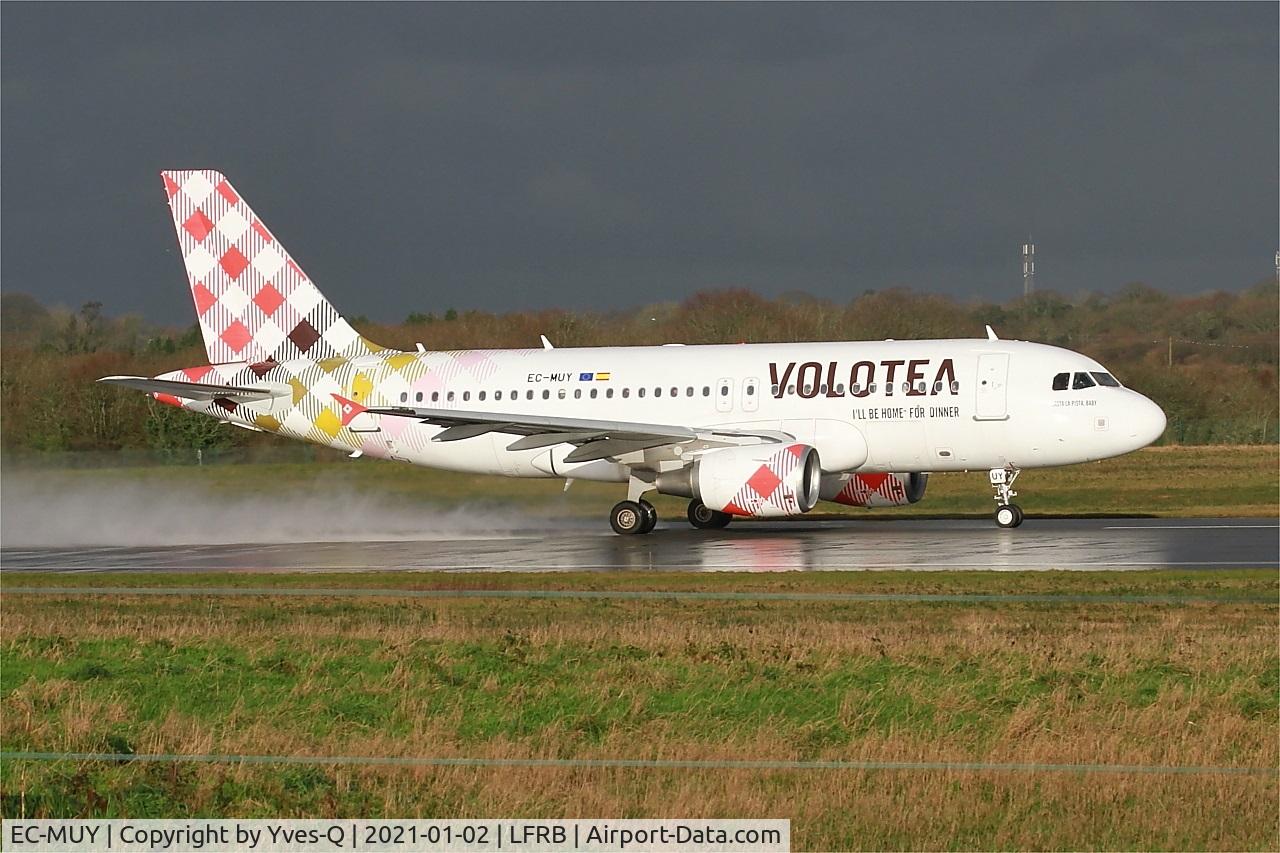 EC-MUY, 2003 Airbus A319-111 C/N 2050, Airbus A319-111, Take off run rwy 07R, Brest-Bretagne airport (LFRB-BES)