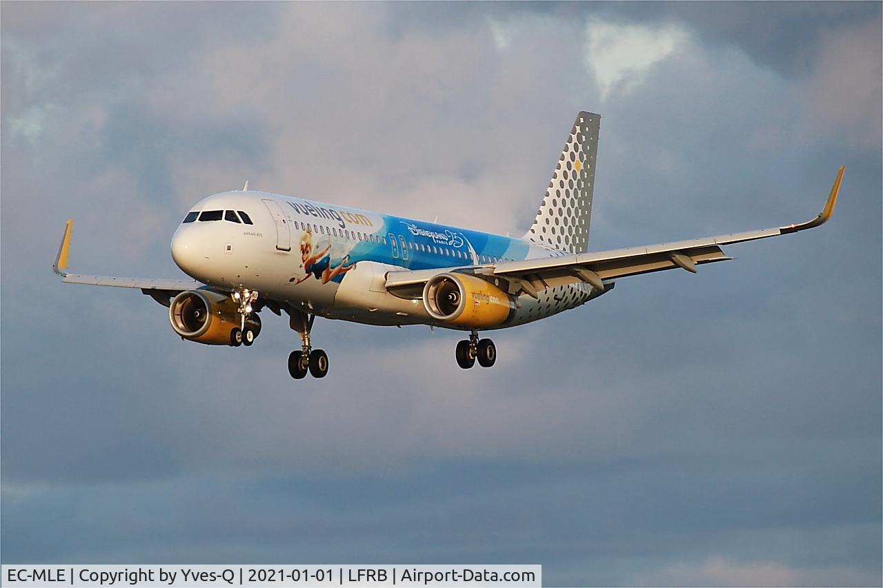 EC-MLE, 2016 Airbus A320-232 C/N 7109, Airbus A320-232, Short approach rwy 25L, Brest-Bretagne airport (LFRB-BES)