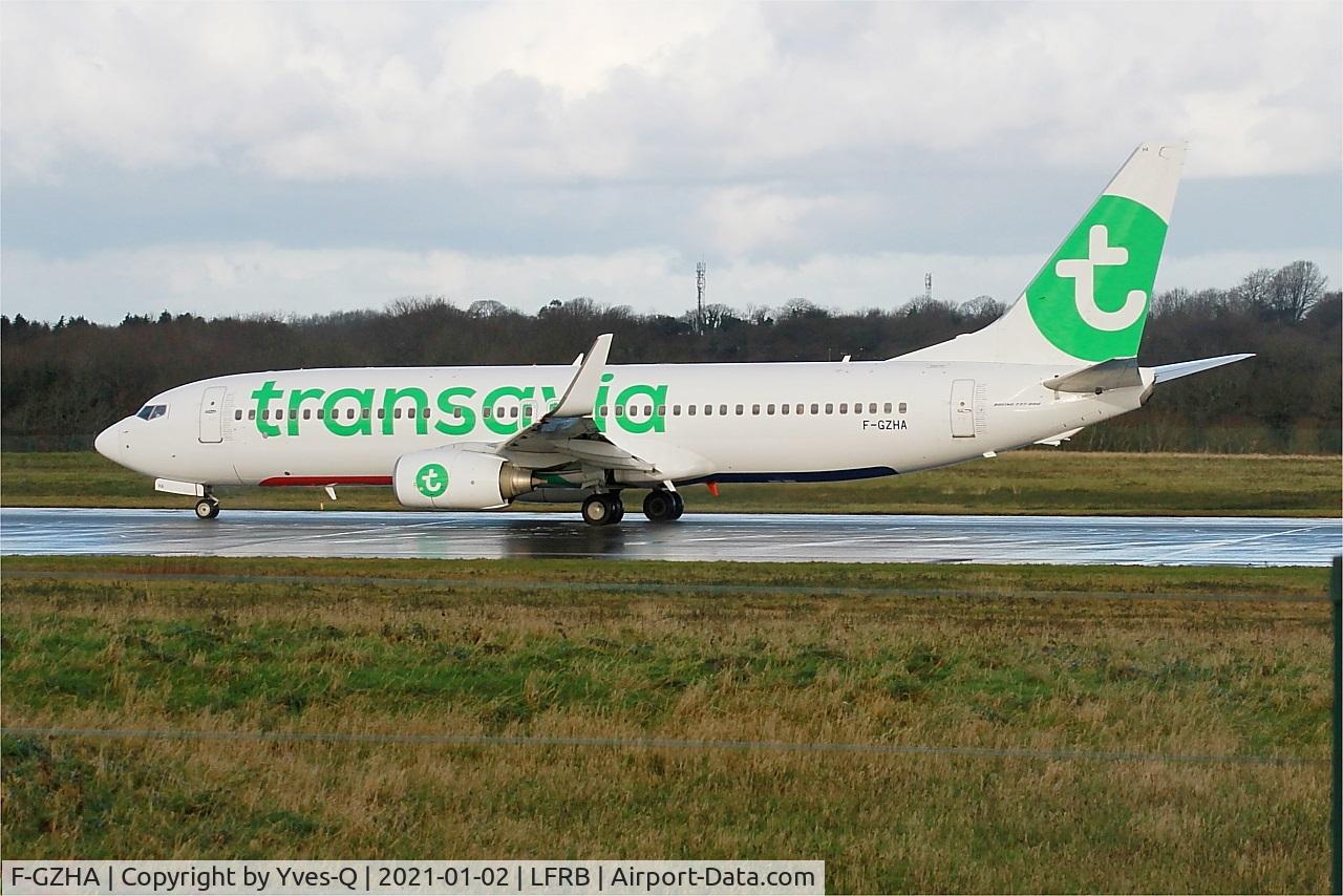 F-GZHA, 2007 Boeing 737-8GJ C/N 34901, Boeing 737-8GJ, Taxiing rwy 07R, Brest-Bretagne airport (LFRB-BES)