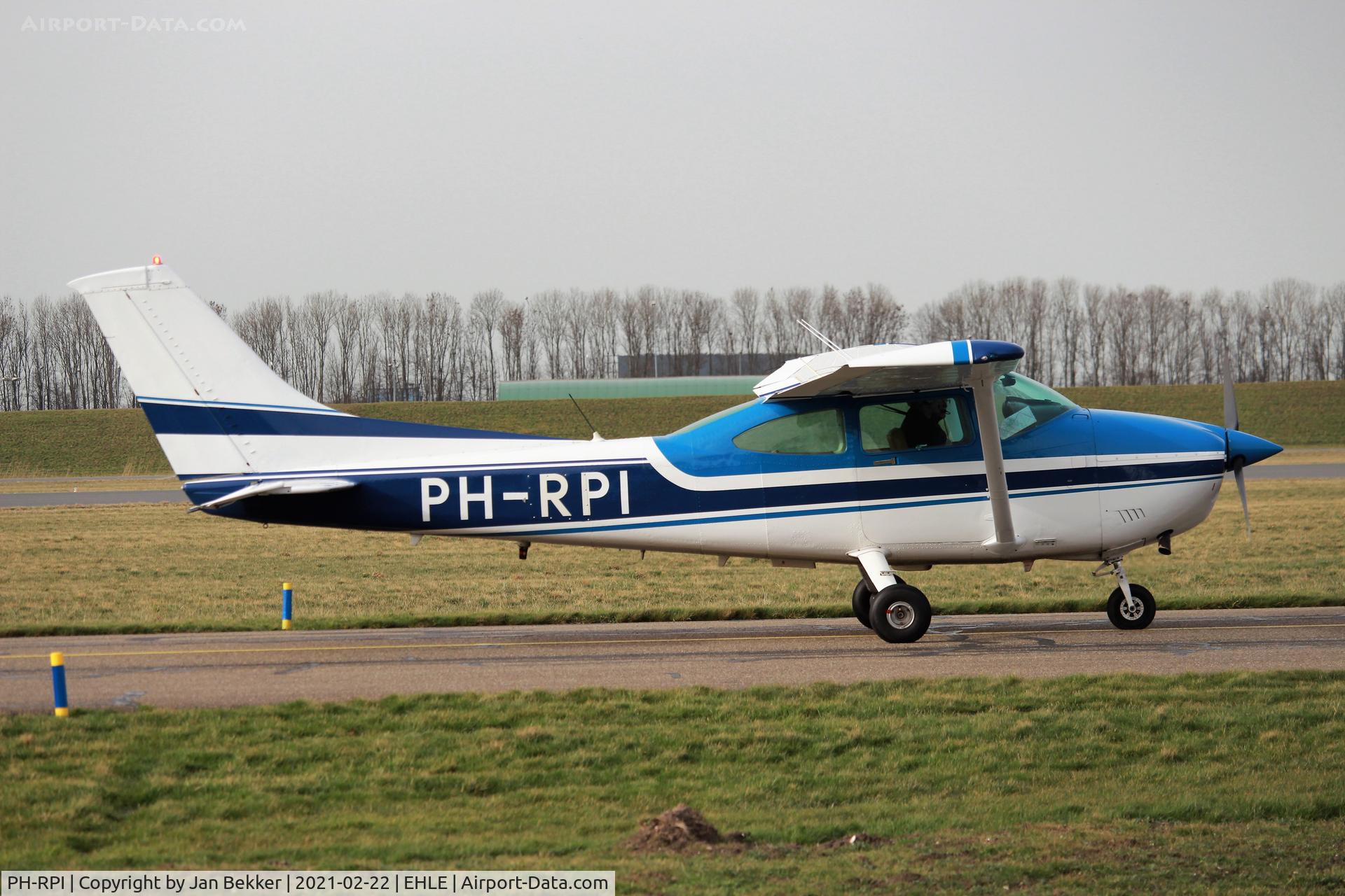 PH-RPI, 1981 Cessna 182R Skylane C/N 18267809, Lelystad Airport