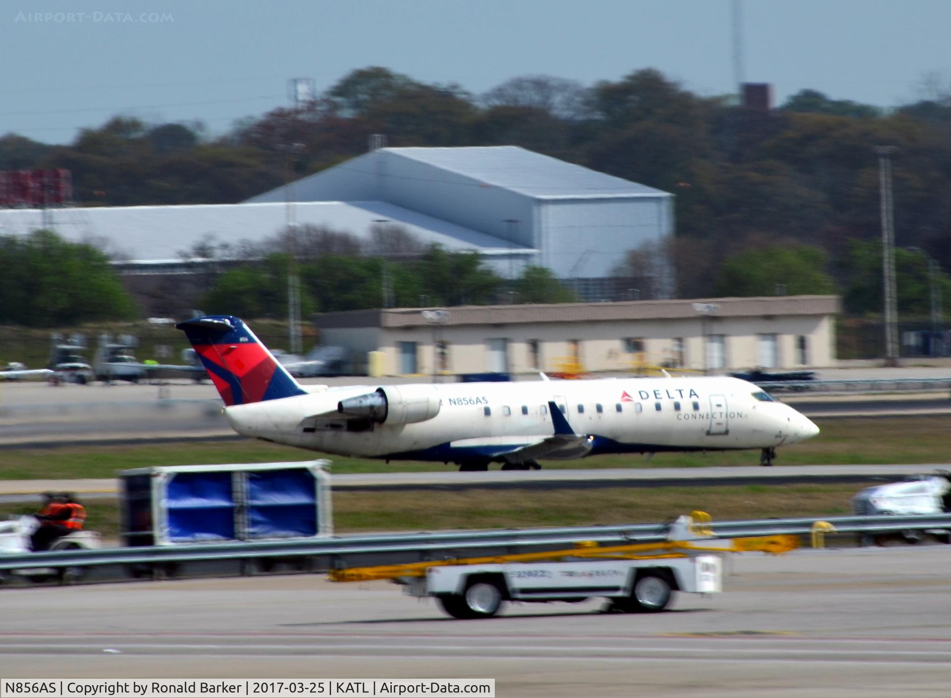 N856AS, 2000 Bombardier CRJ-200ER (CL-600-2B19) C/N 7404, Taxi for takeoff Atlanta