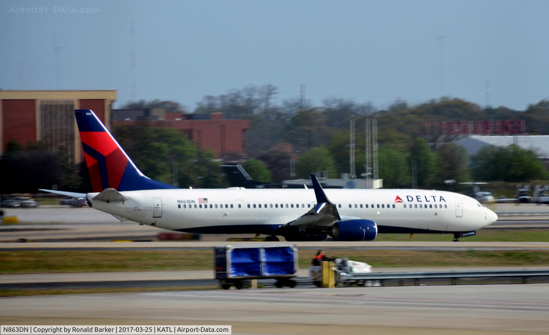 N863DN, 2016 Boeing 737-932/ER C/N 31975, Taxi Atlanta