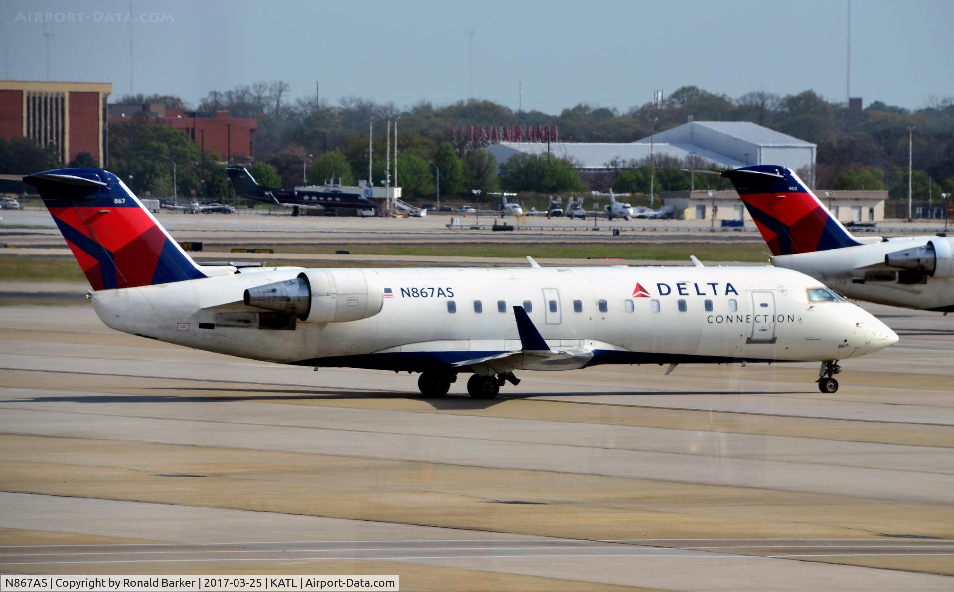 N867AS, 2000 Bombardier CRJ-200ER (CL-600-2B19) C/N 7463, Taxi for takeoff Atlanta