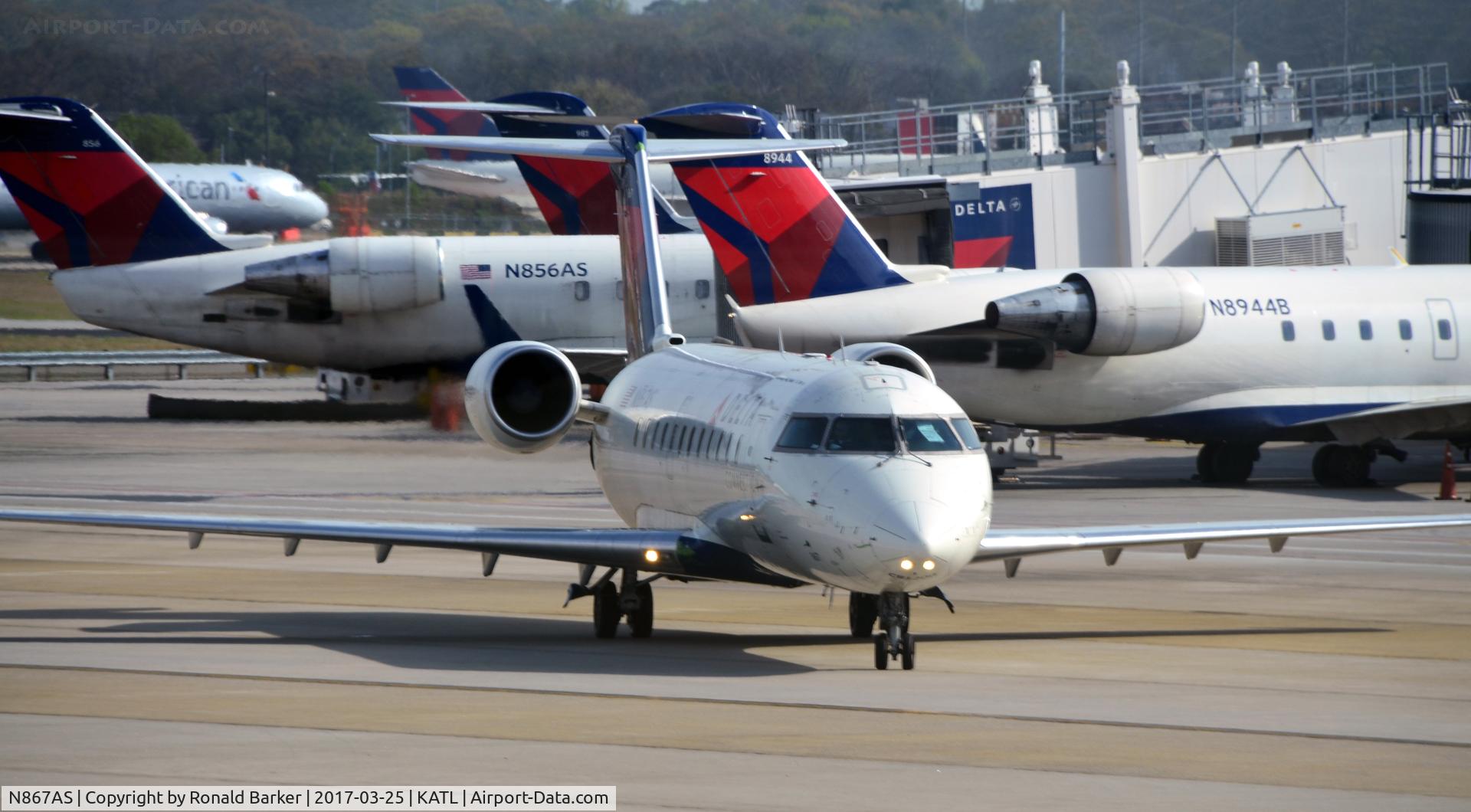 N867AS, 2000 Bombardier CRJ-200ER (CL-600-2B19) C/N 7463, Taxi Atlanta