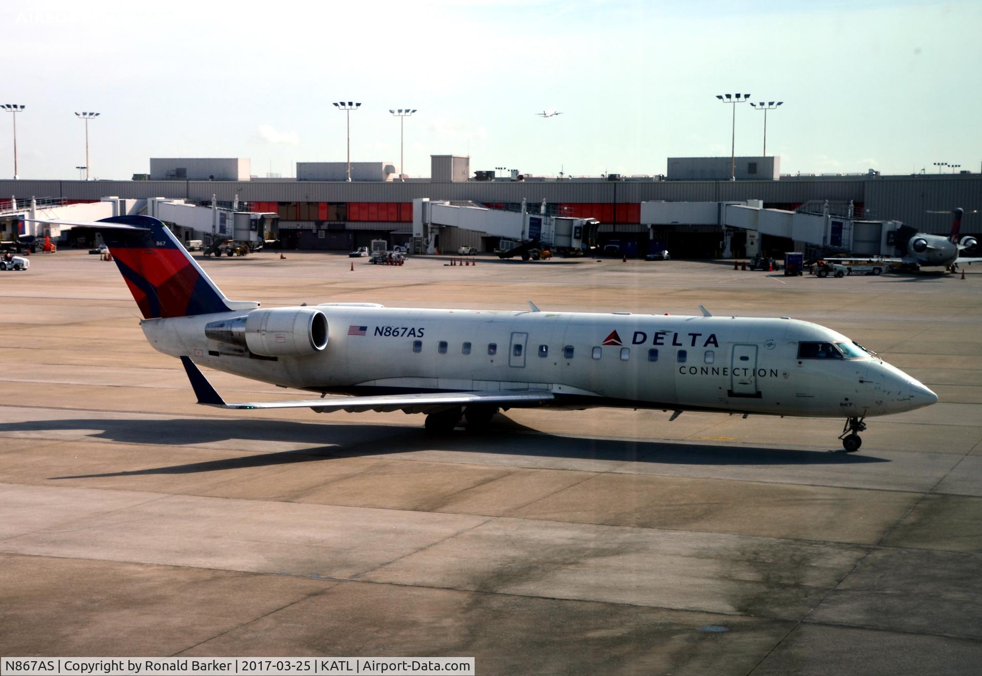 N867AS, 2000 Bombardier CRJ-200ER (CL-600-2B19) C/N 7463, Taxi Atlanta