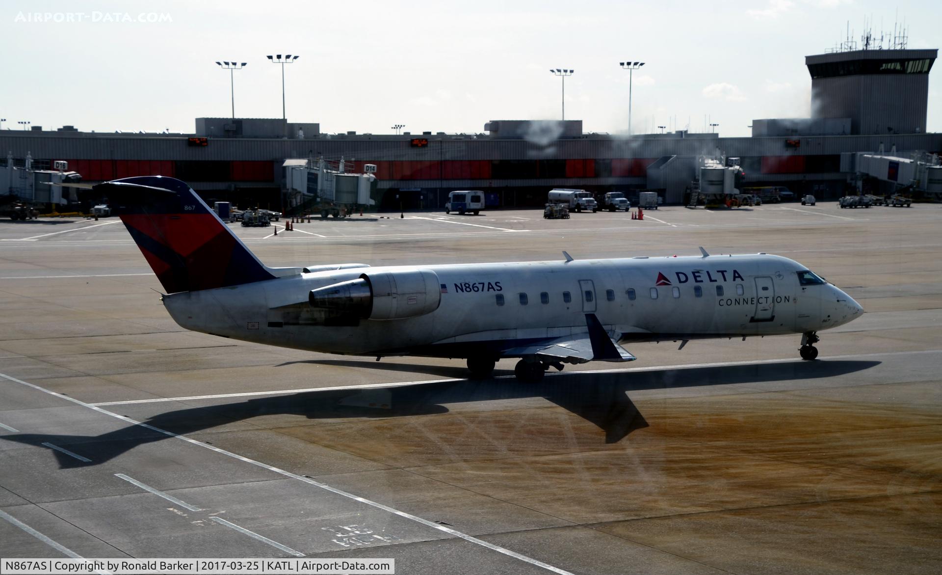 N867AS, 2000 Bombardier CRJ-200ER (CL-600-2B19) C/N 7463, Taxi for takeoff Atlanta