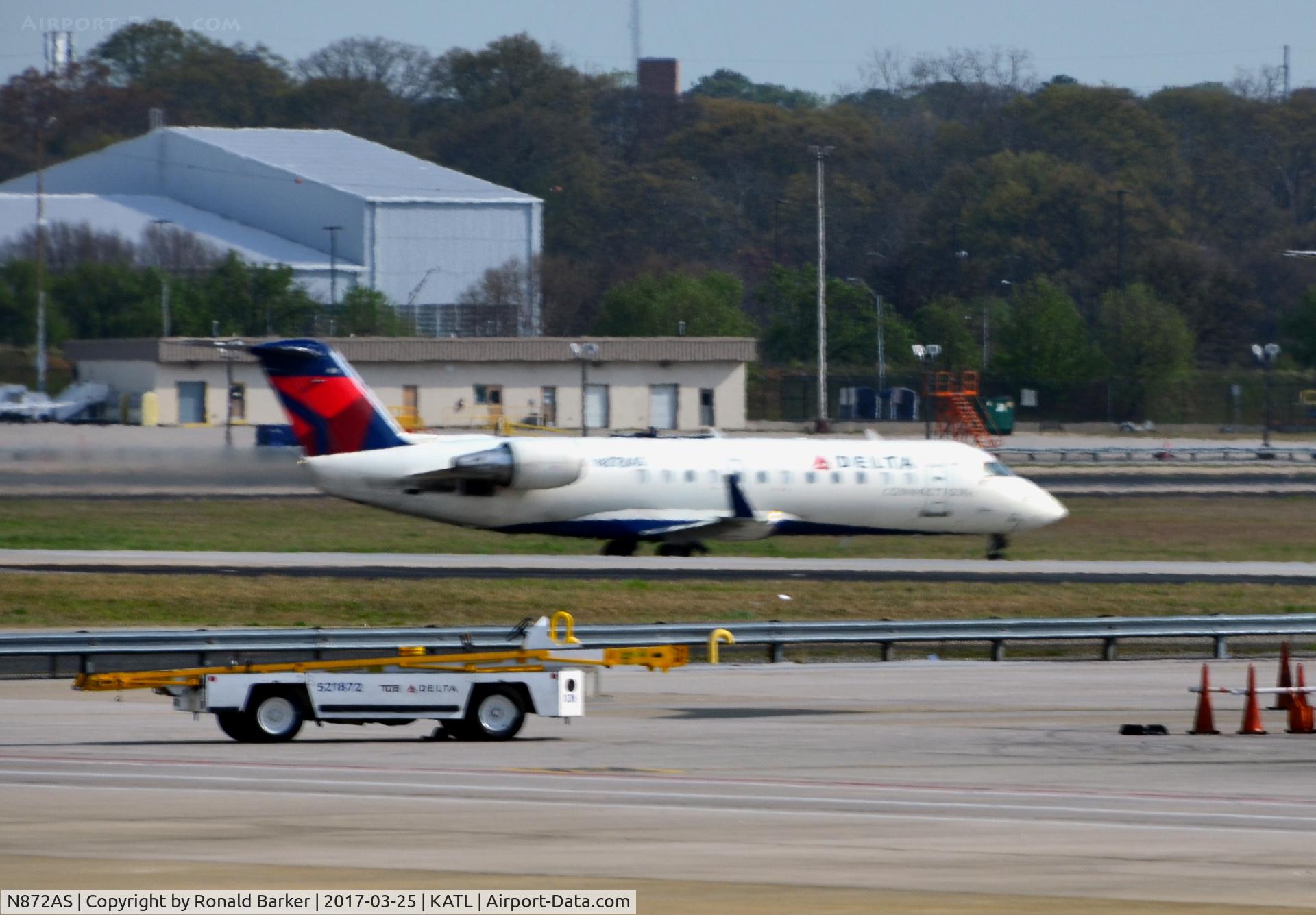 N872AS, 2001 Bombardier CRJ-200ER (CL-600-2B19) C/N 7542, Taxi Atlanta