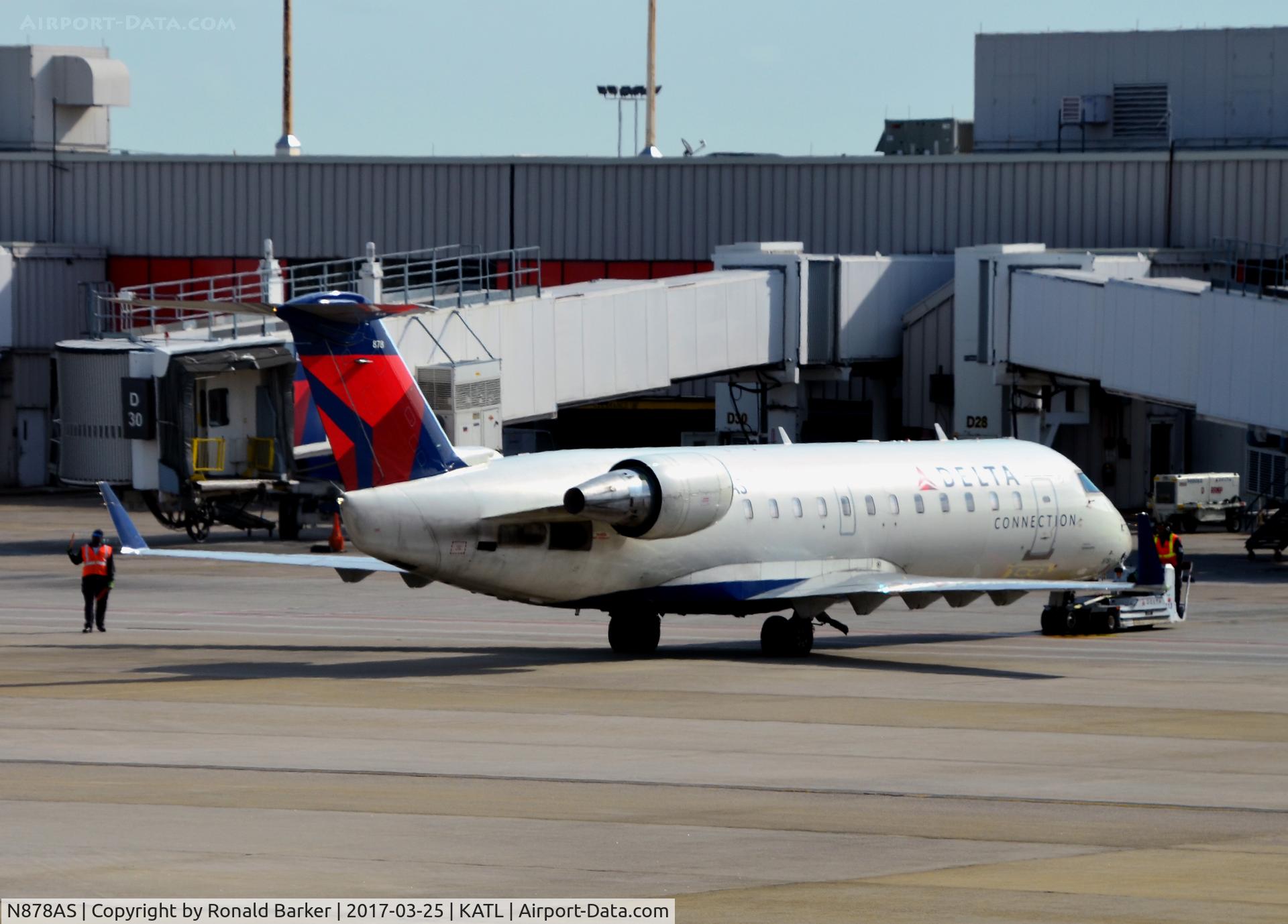 N878AS, 2002 Bombardier CRJ-200ER (CL-600-2B19) C/N 7590, Pushback D28 Atlanta