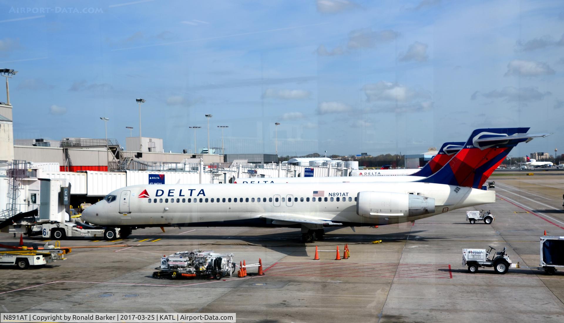 N891AT, 2004 Boeing 717-200 C/N 55043, Gate C35 Atlanta