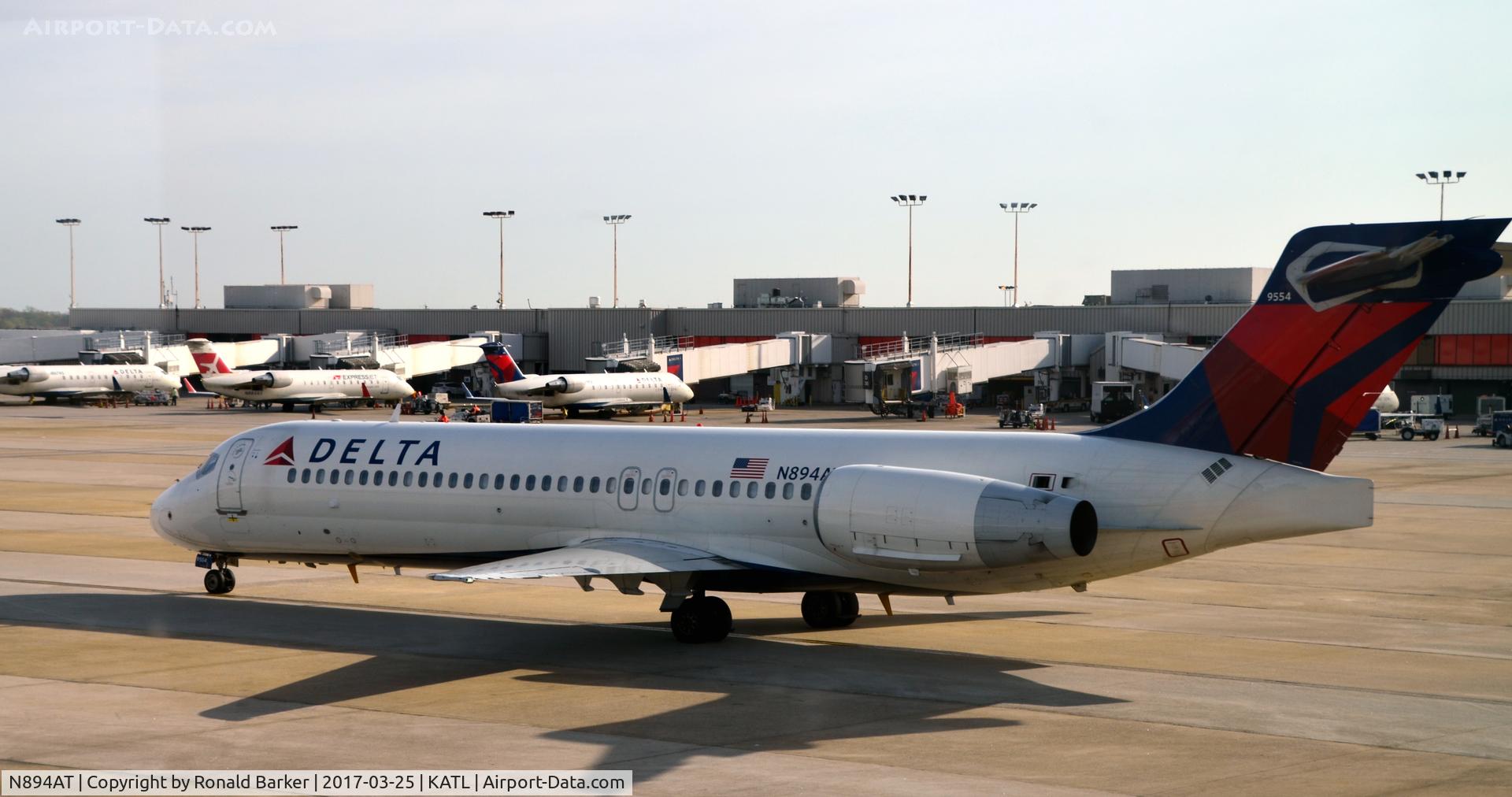 N894AT, 2004 Boeing 717-200 C/N 55046, Taxi to park Atlanta