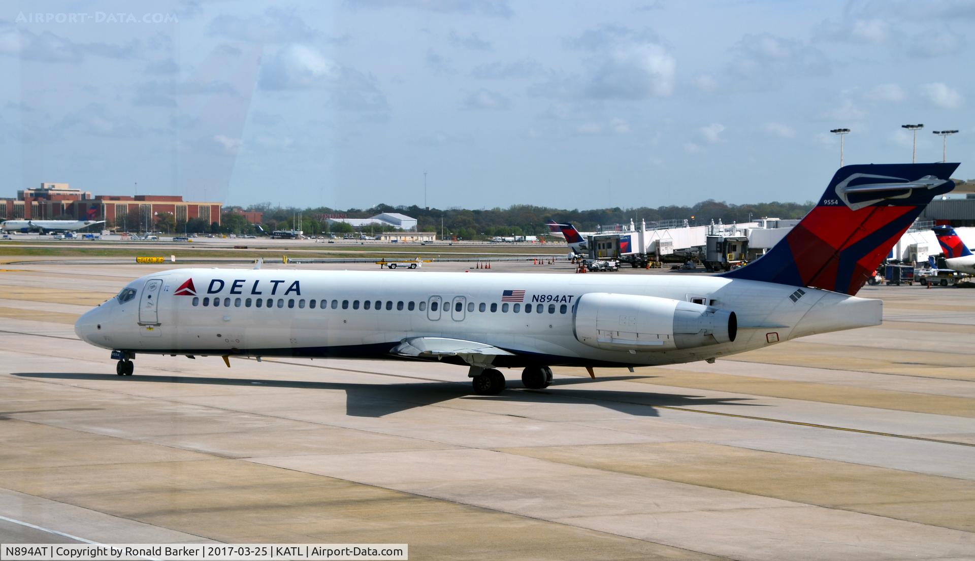 N894AT, 2004 Boeing 717-200 C/N 55046, Taxi for takeoff Atlanta