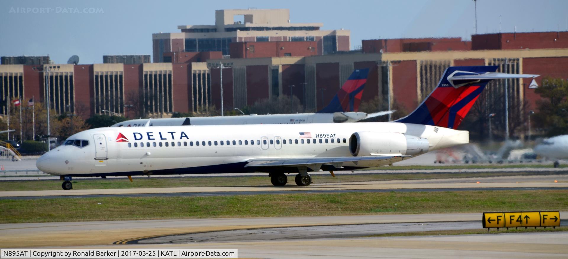 N895AT, 2004 Boeing 717-200 C/N 55047, Taxi Atlanta