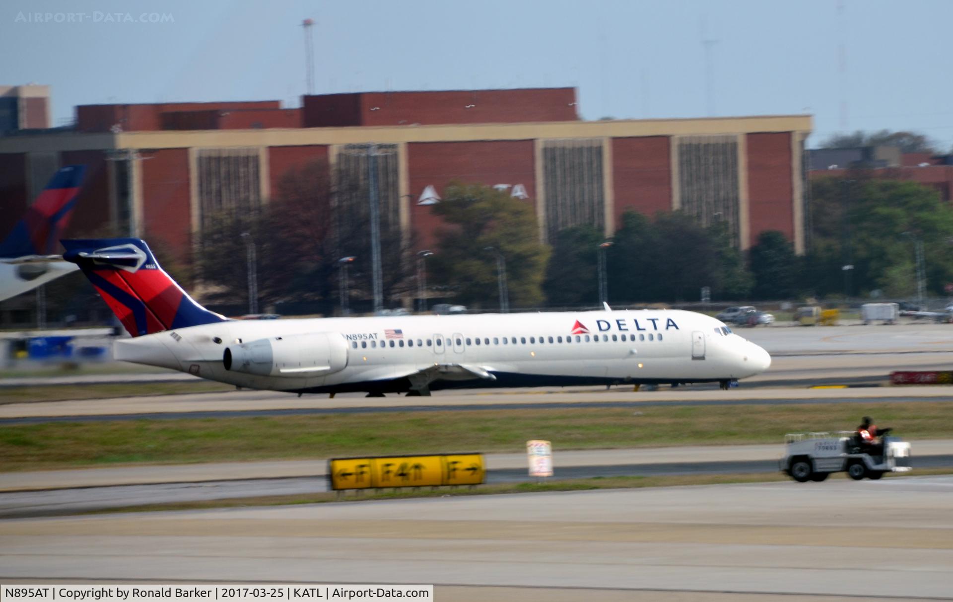 N895AT, 2004 Boeing 717-200 C/N 55047, Taxi Atlanta