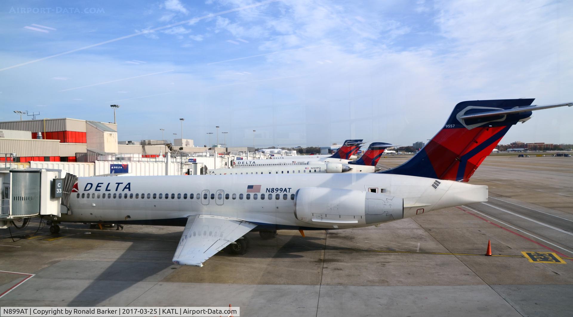 N899AT, 2005 Boeing 717-200 C/N 55049, Gate C33 Atlanta