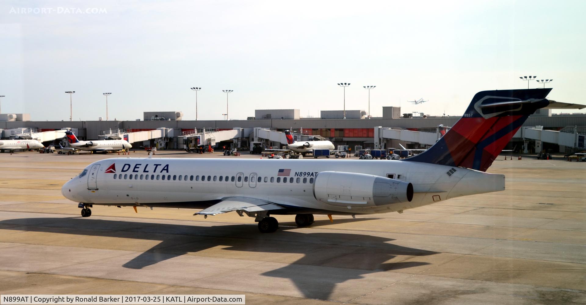 N899AT, 2005 Boeing 717-200 C/N 55049, Taxi Atlanta