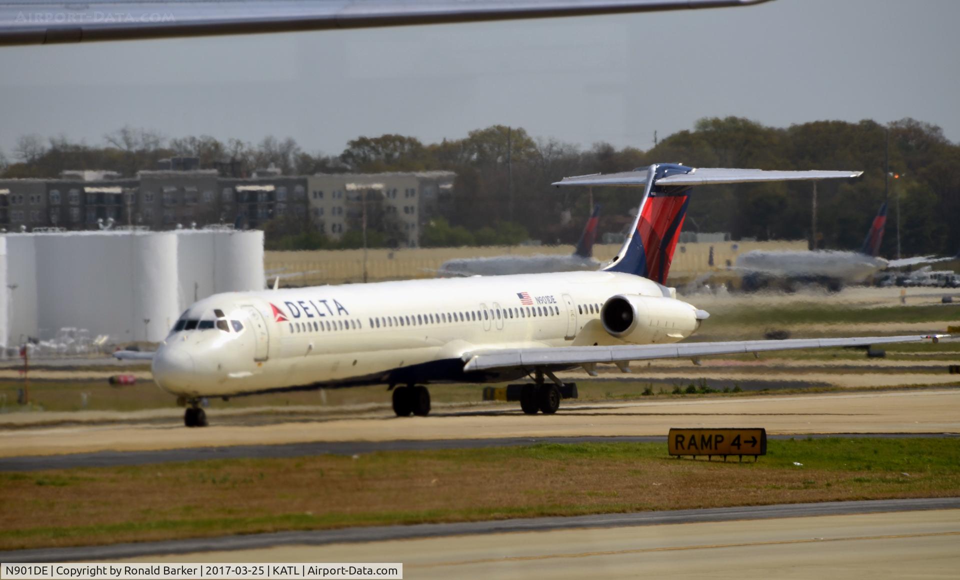 N901DE, 1992 McDonnell Douglas MD-88 C/N 53378, Taxi  Atlanta