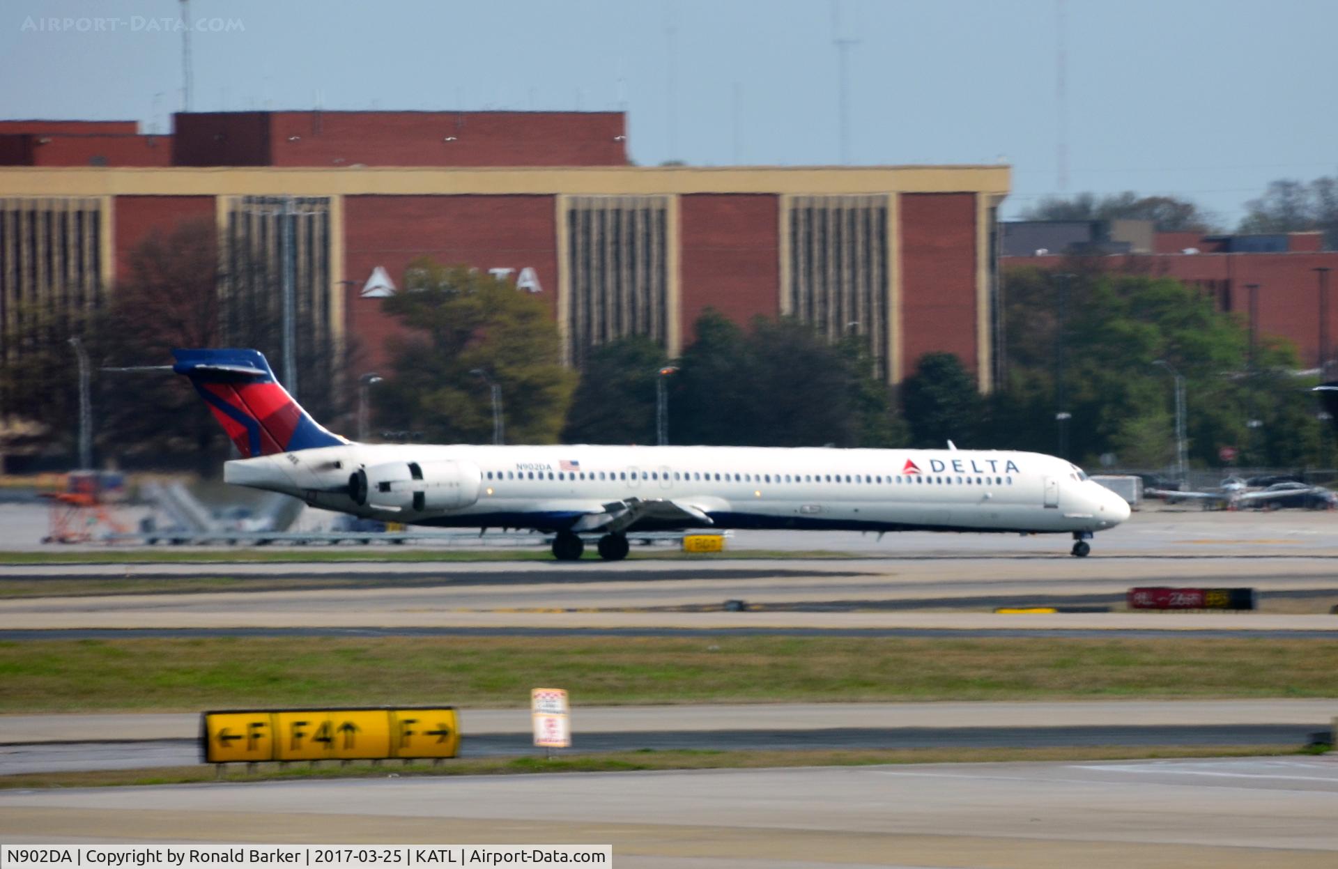 N902DA, 1994 McDonnell Douglas MD-90-30 C/N 53382, Landing roll Atlanta