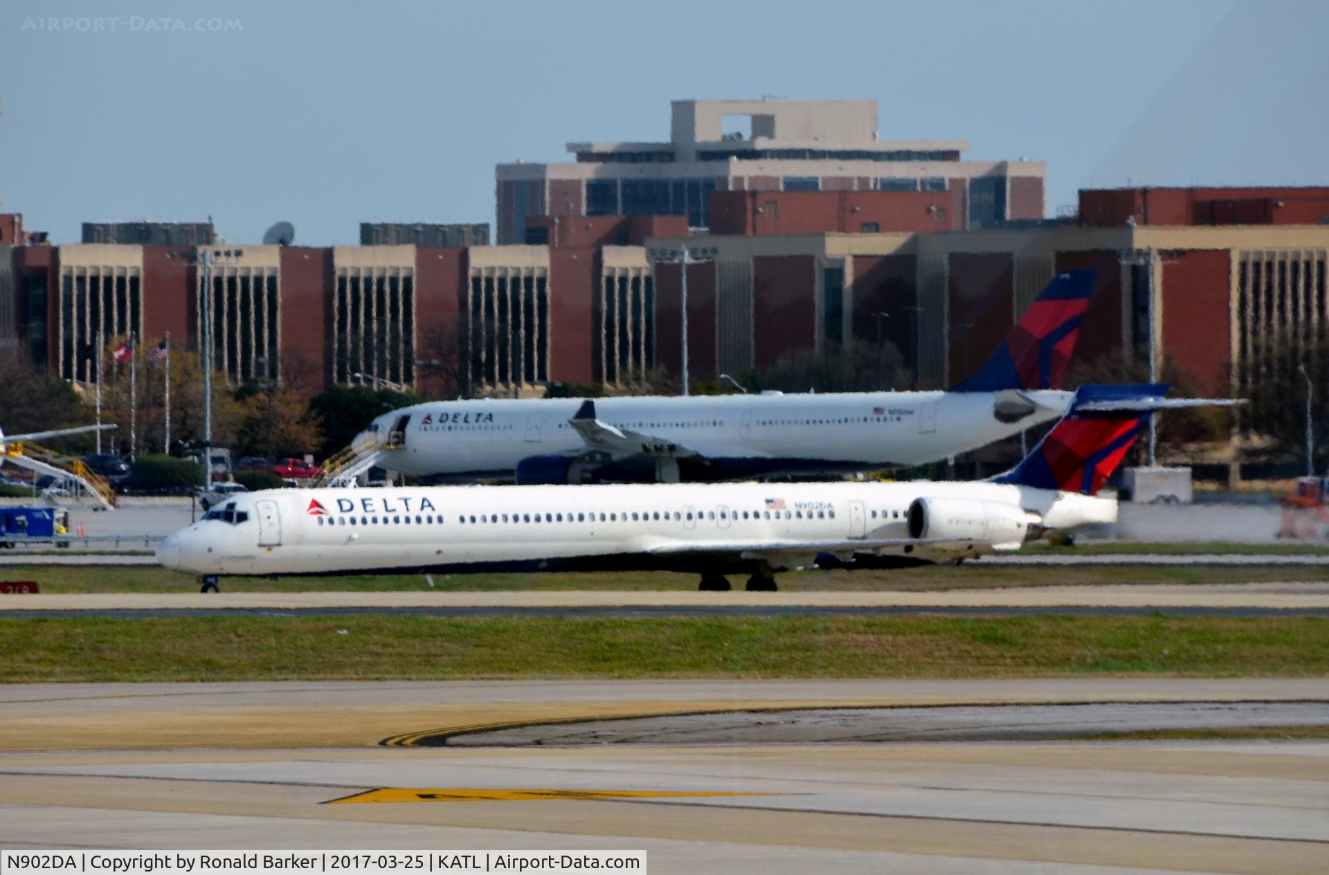 N902DA, 1994 McDonnell Douglas MD-90-30 C/N 53382, Taxi to gate Atlanta
