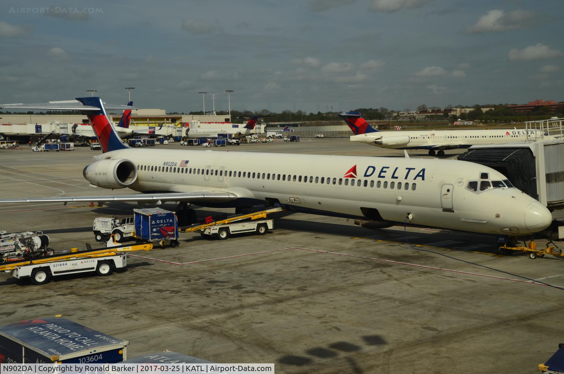 N902DA, 1994 McDonnell Douglas MD-90-30 C/N 53382, At the gate Atlanta