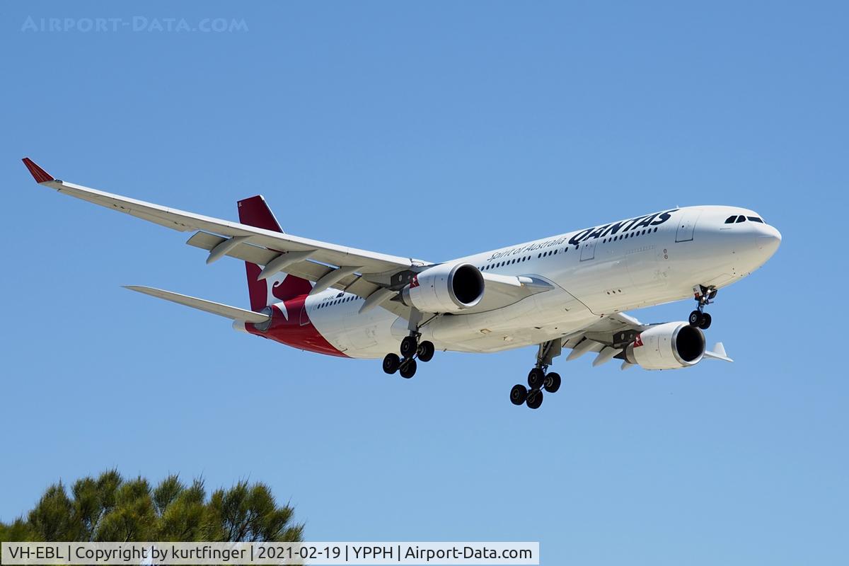 VH-EBL, 2008 Airbus A330-203 C/N 976, Airbus A330-203 cn 976. Qantas VH-EBL Whitsundays final runway 06 YPPH 19 February 2021