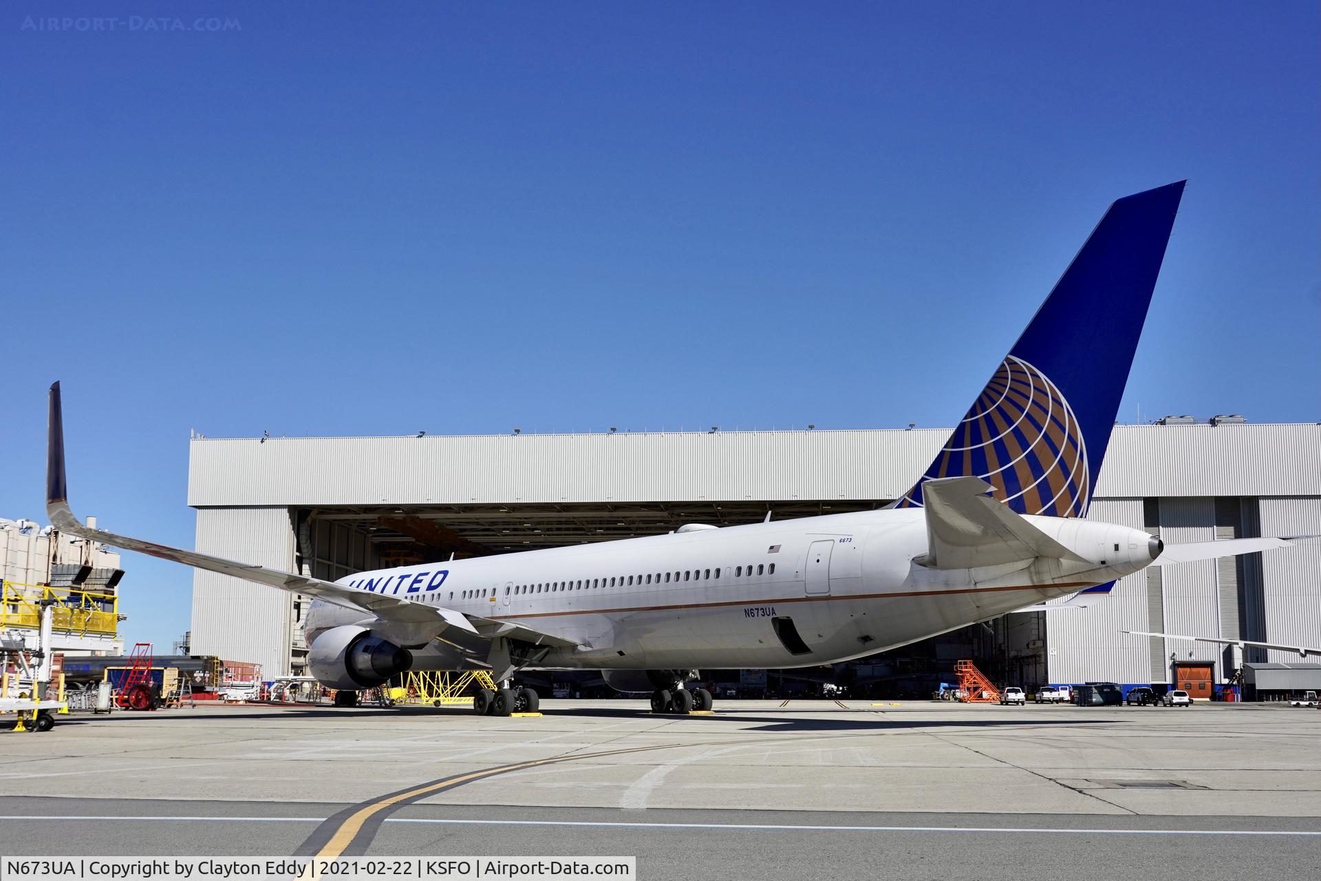 N673UA, 2000 Boeing 767-322 C/N 29241, SFO 2021.