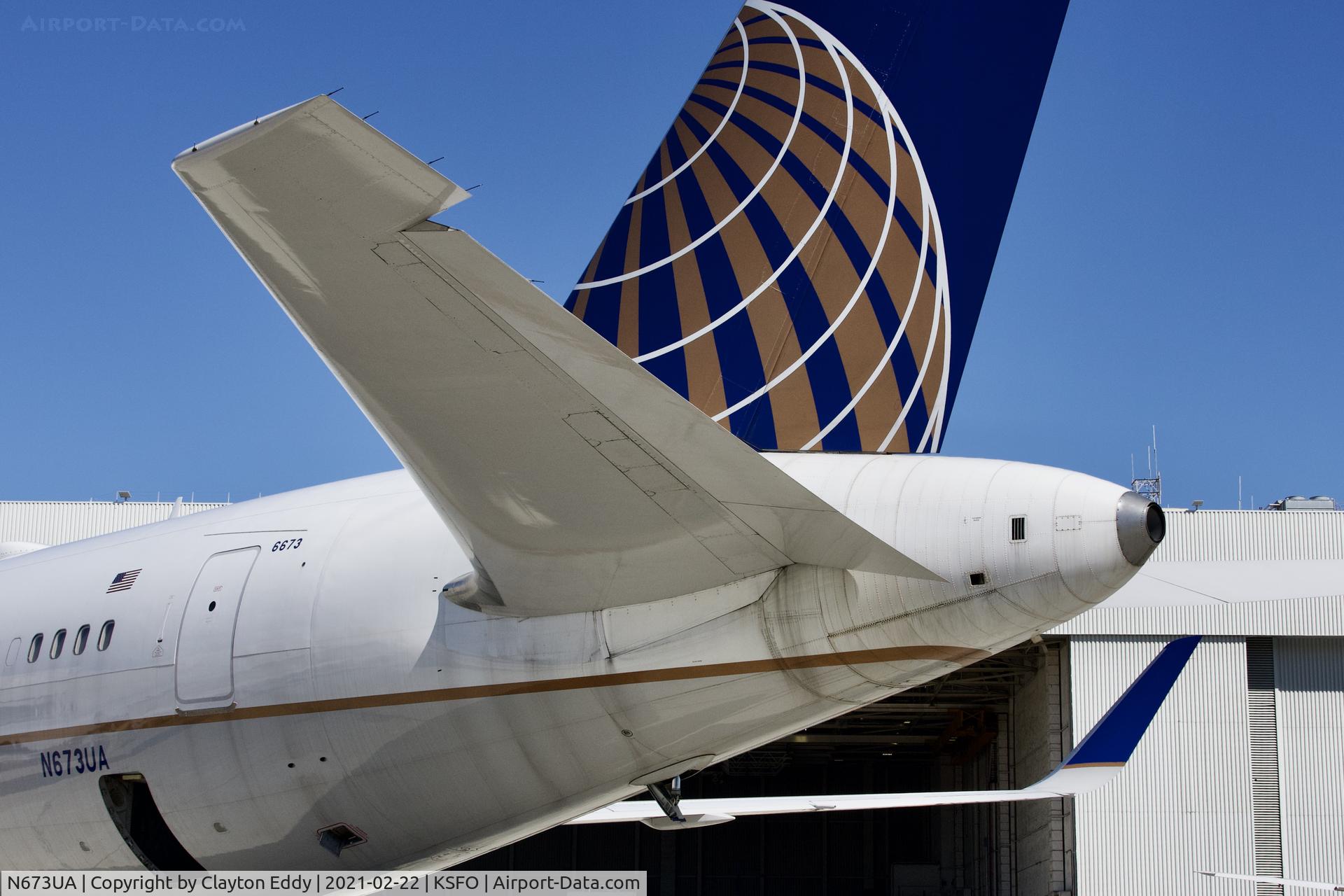 N673UA, 2000 Boeing 767-322 C/N 29241, SFO 2021.