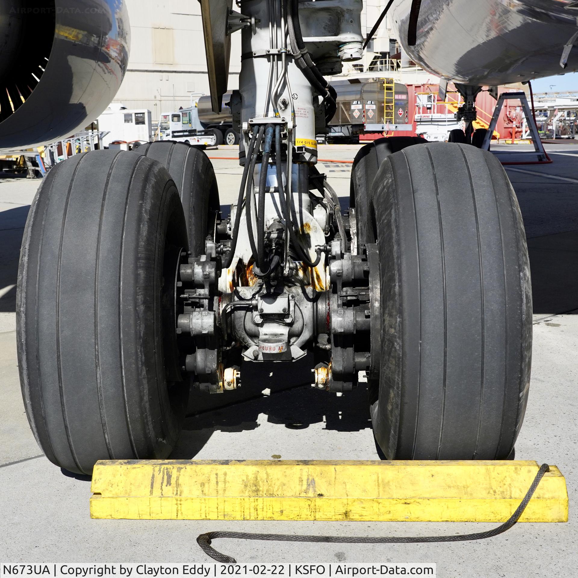N673UA, 2000 Boeing 767-322 C/N 29241, SFO 2021.