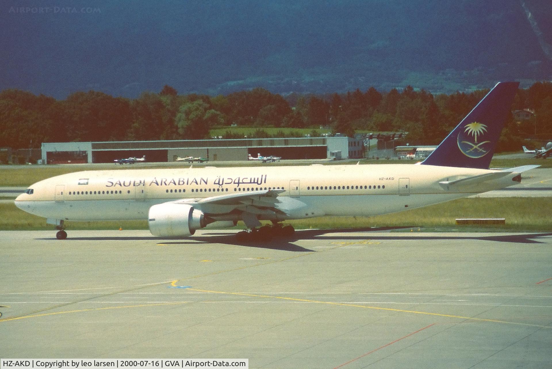 HZ-AKD, 1997 Boeing 777-268/ER C/N 28347, Geneva 16.7.2000