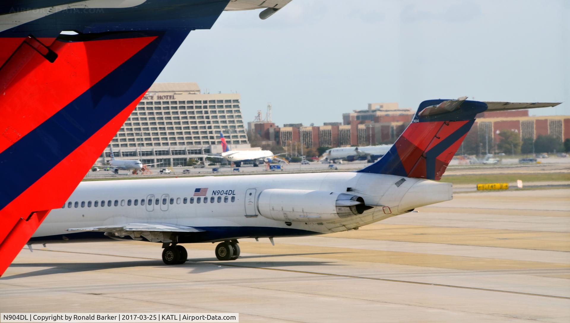 N904DL, 1987 McDonnell Douglas MD-88 C/N 49535, Taxi Atlanta