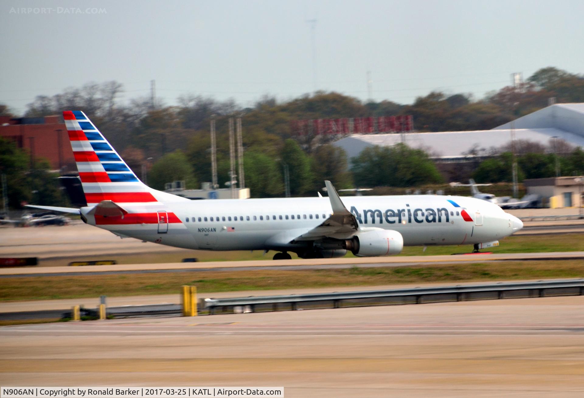 N906AN, 1999 Boeing 737-823 C/N 29508, Taxi Atlanta