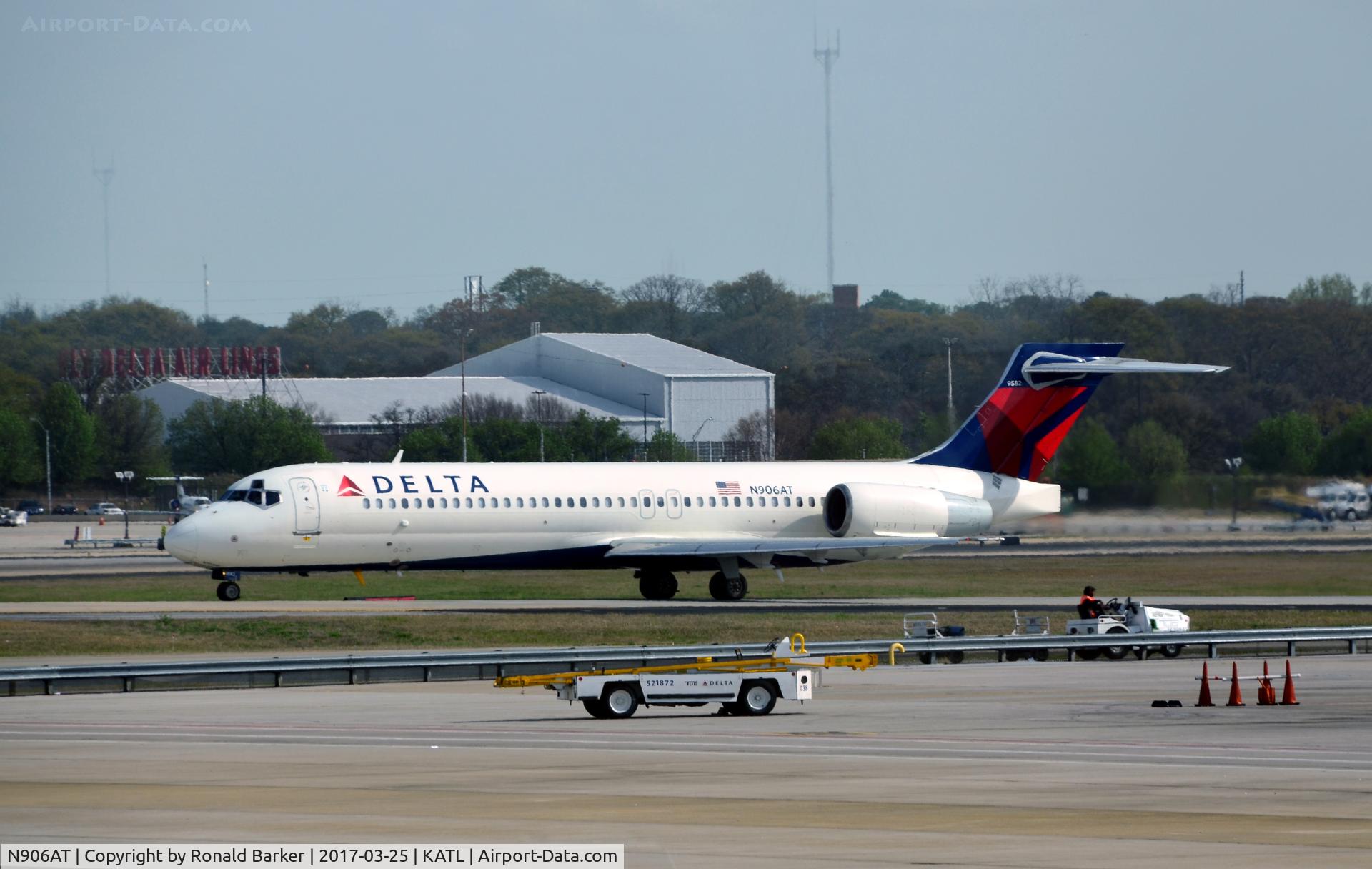 N906AT, 2001 Boeing 717-200 C/N 55087, Taxi Atlanta