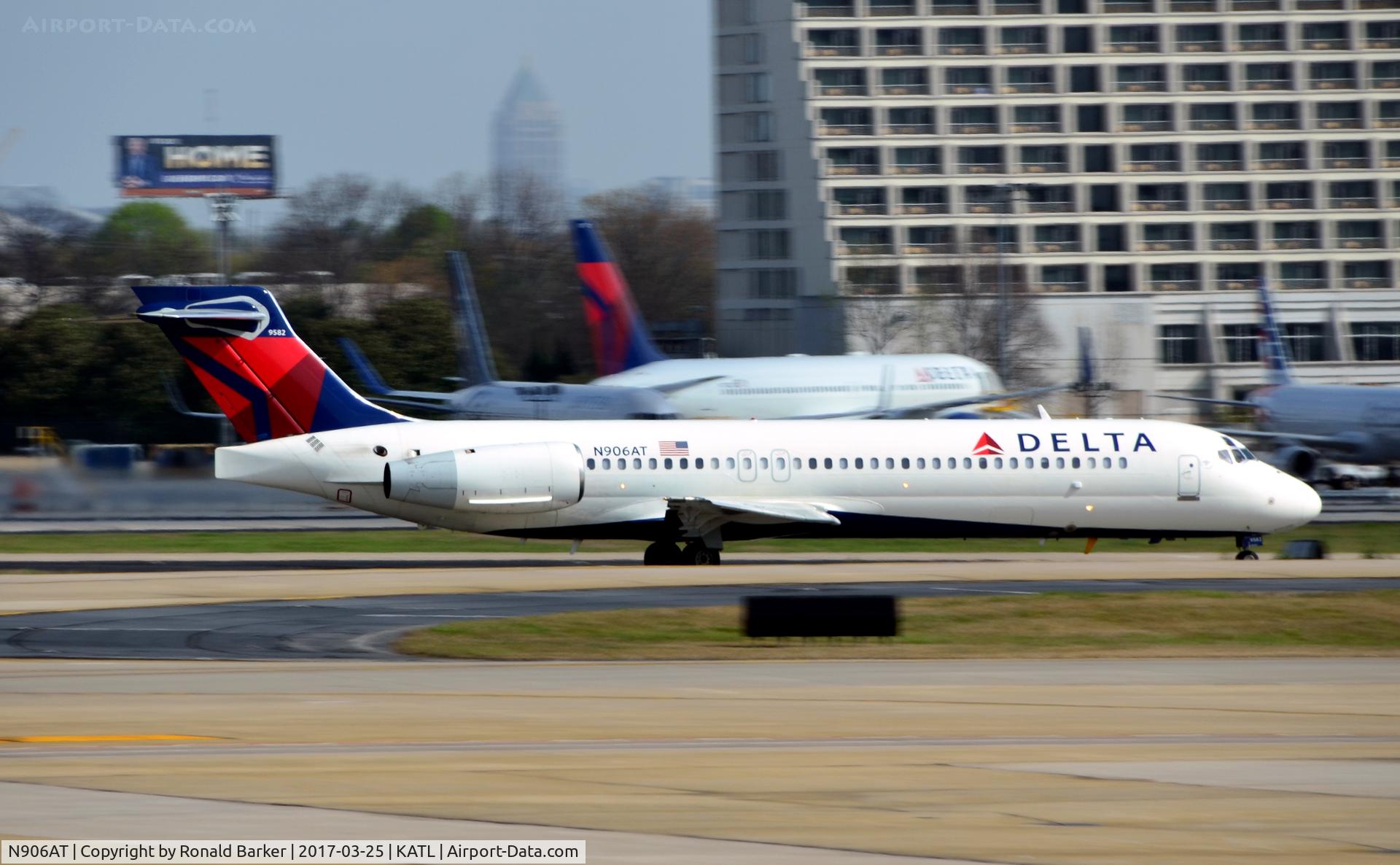 N906AT, 2001 Boeing 717-200 C/N 55087, Taxi Atlanta