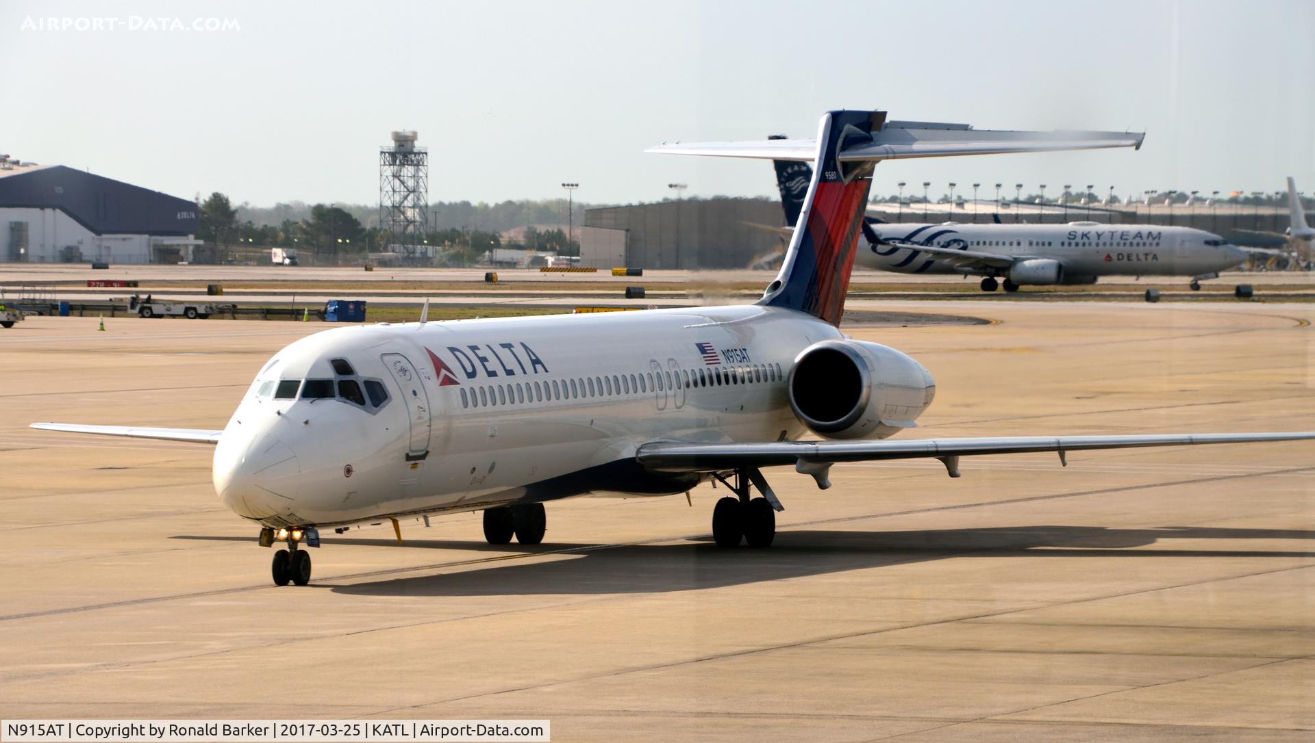 N915AT, 2001 Boeing 717-200 C/N 55085, Taxi Atlanta