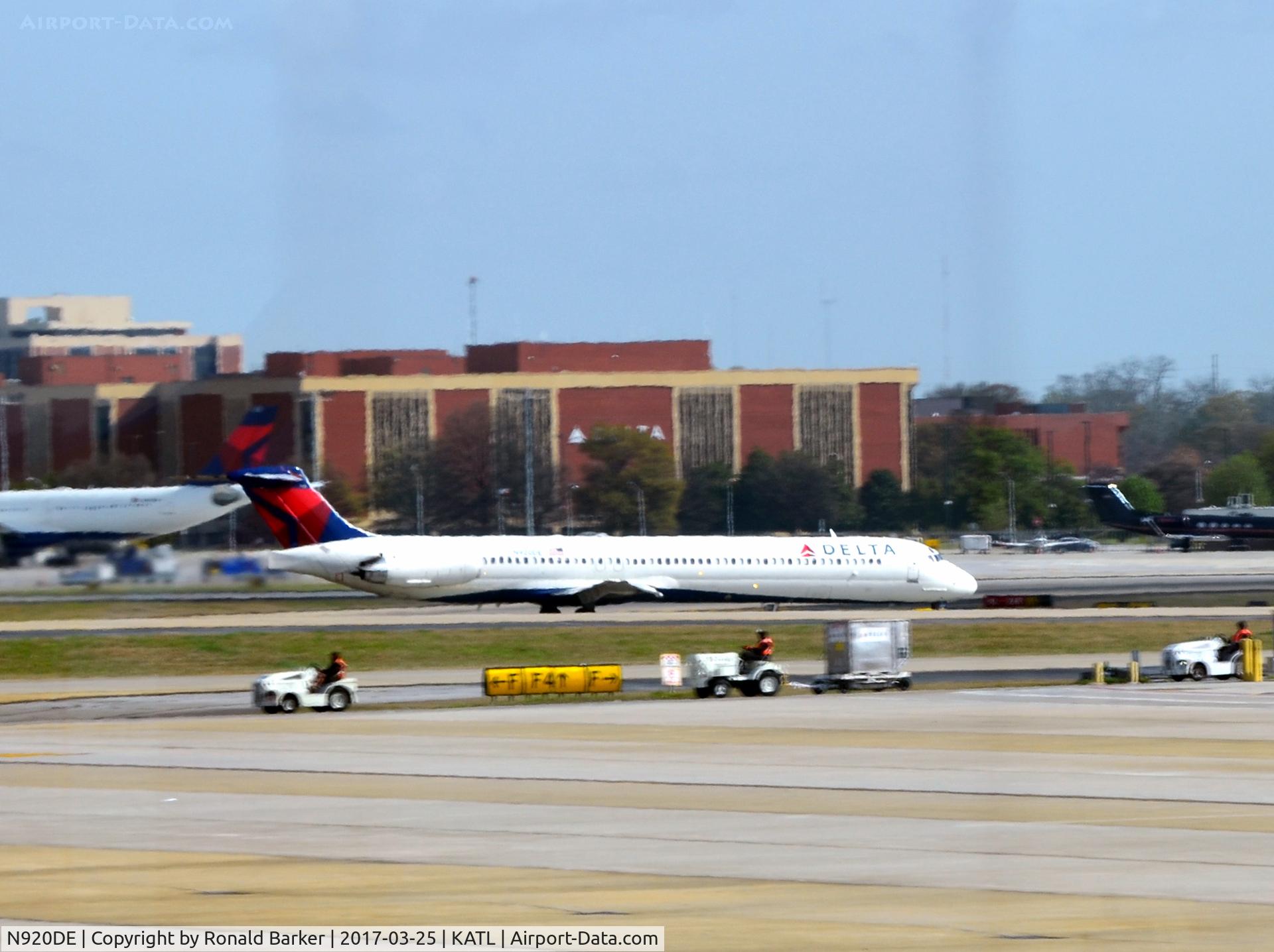 N920DE, 1993 McDonnell Douglas MD-88 C/N 53423, Takeoff Atlanta