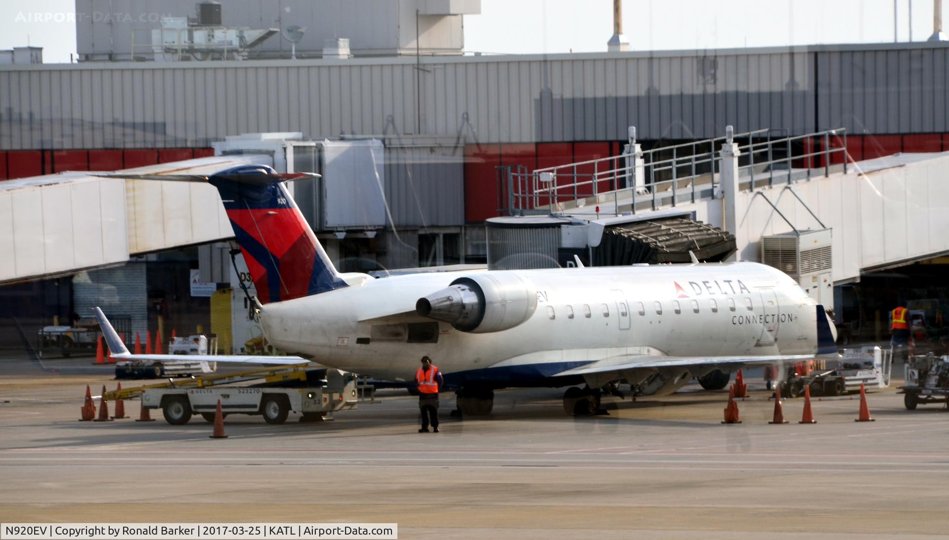 N920EV, 2003 Bombardier CRJ-200ER (CL-600-2B19) C/N 7810, At the gate Atlanta