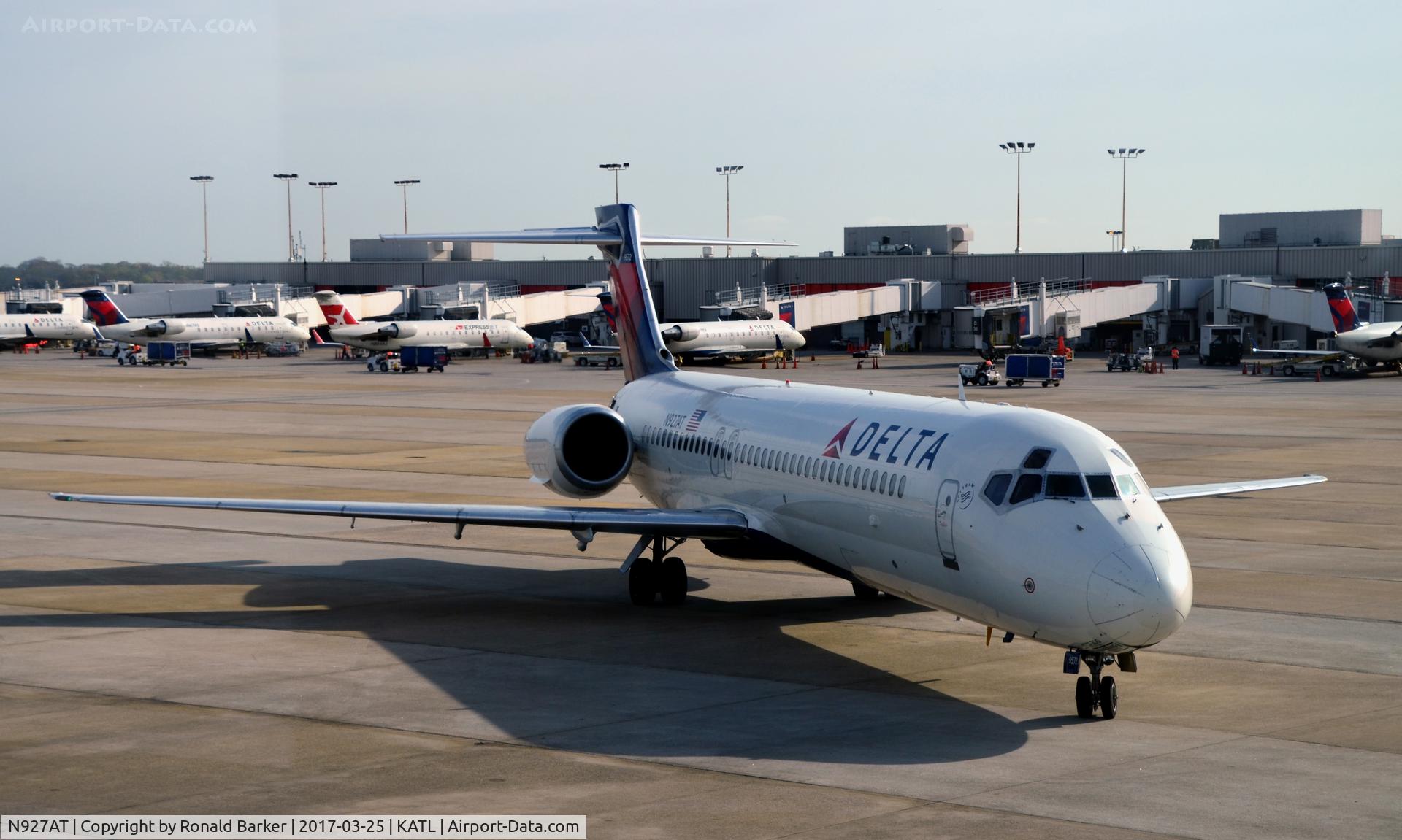 N927AT, 2000 Boeing 717-200 C/N 55077, Taxi Atlanta