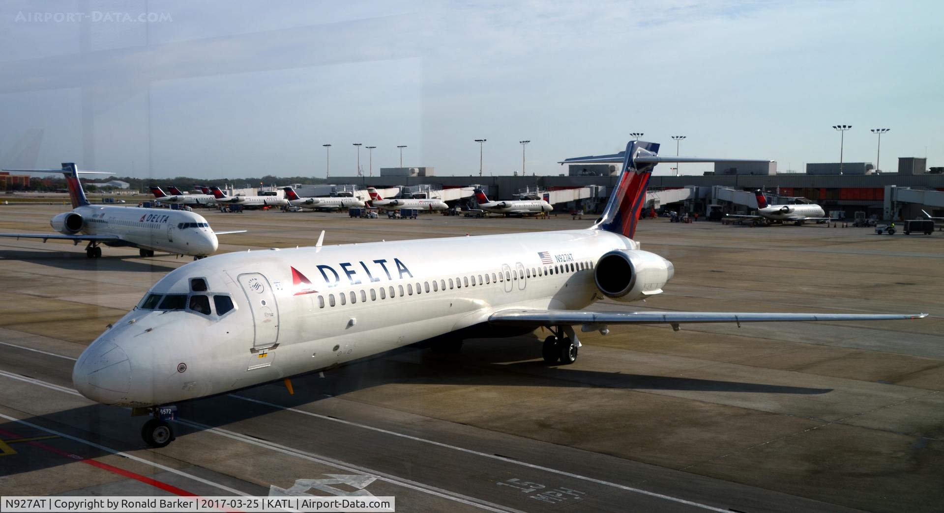 N927AT, 2000 Boeing 717-200 C/N 55077, Taxi Atlanta