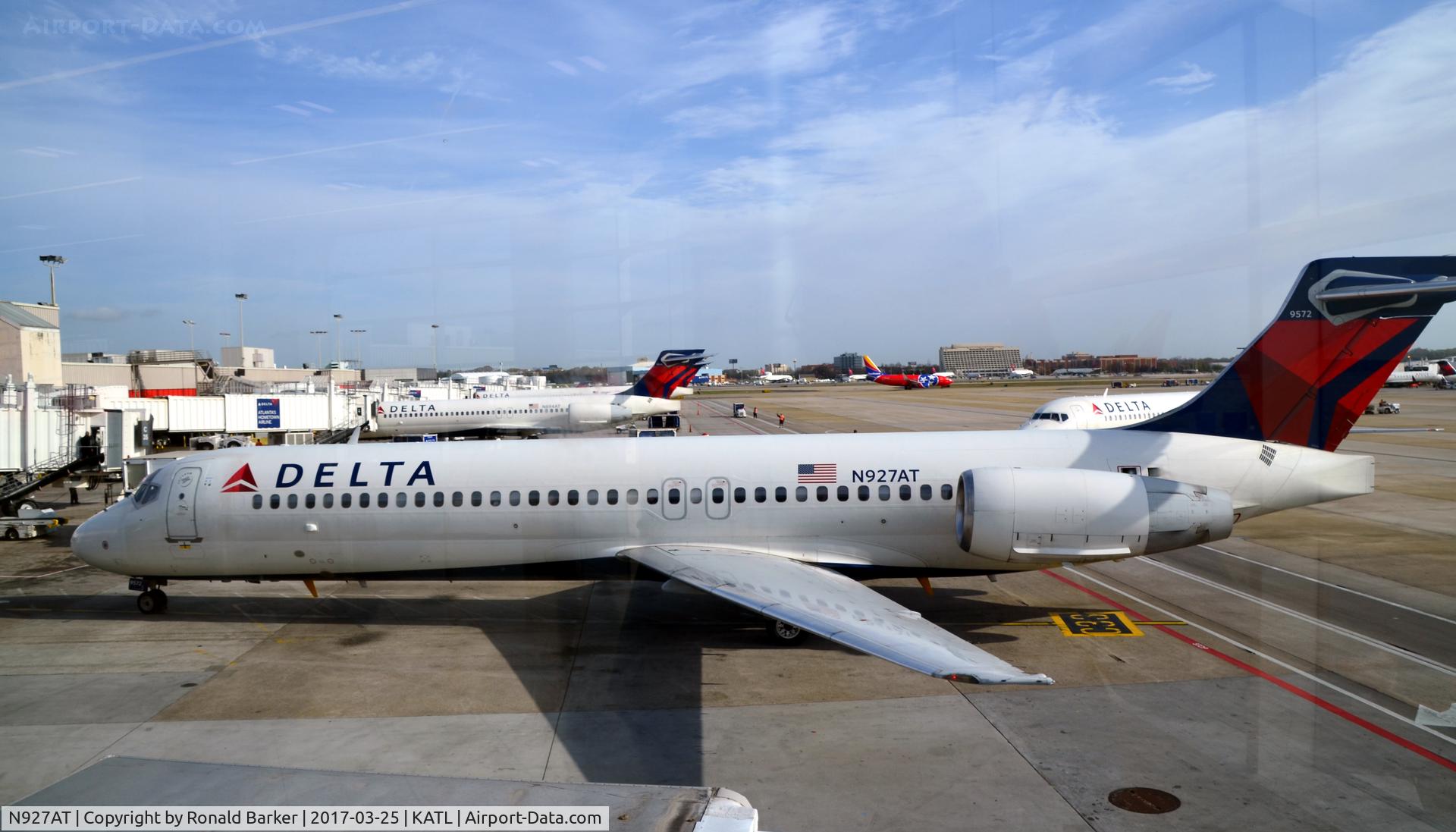N927AT, 2000 Boeing 717-200 C/N 55077, Gat C33 Atlanta