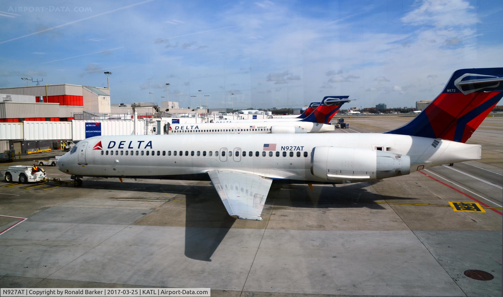 N927AT, 2000 Boeing 717-200 C/N 55077, Pushback Atlanta